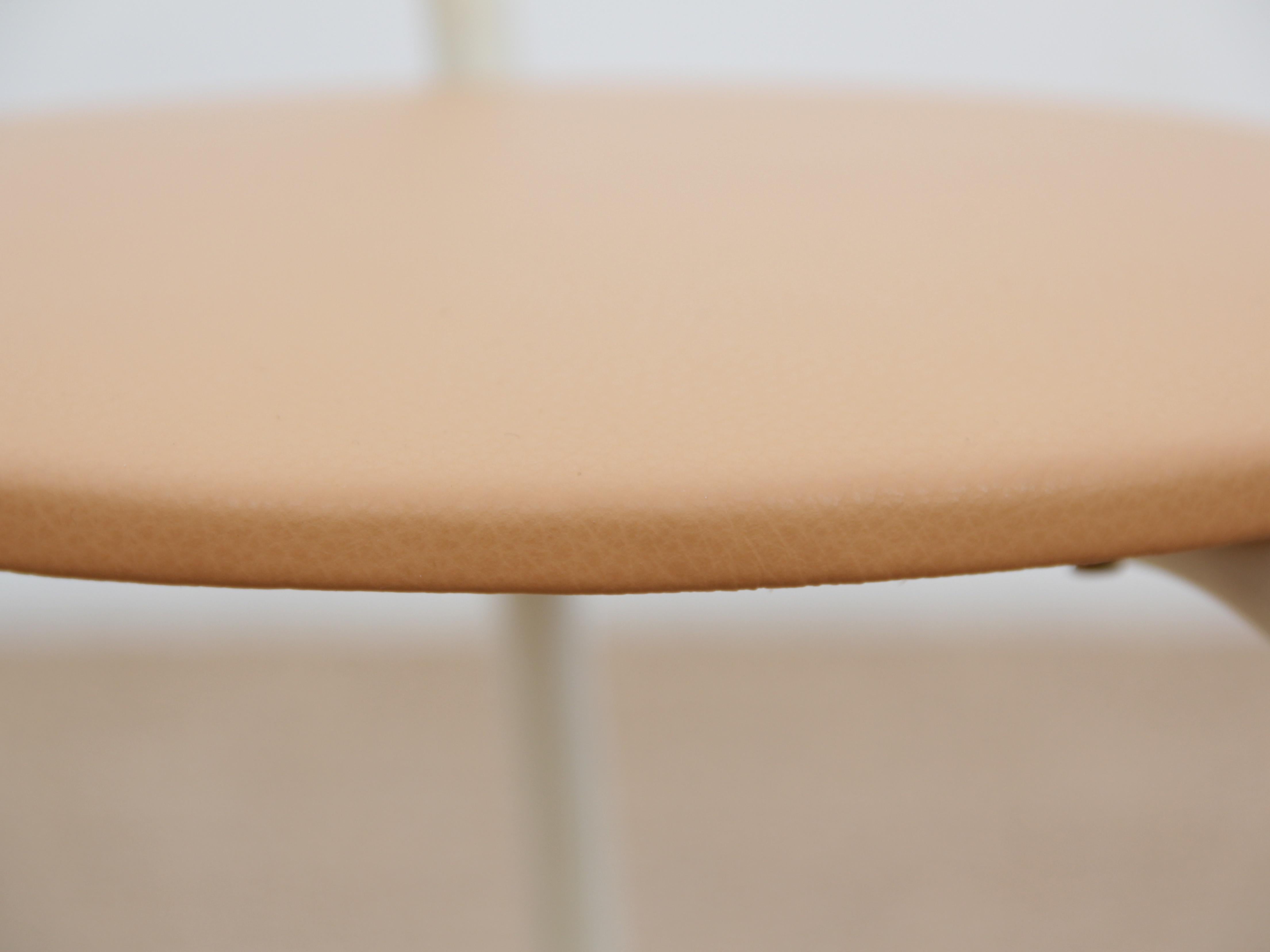 Mid-Century Modern Scandinavian Tripode Stool 1