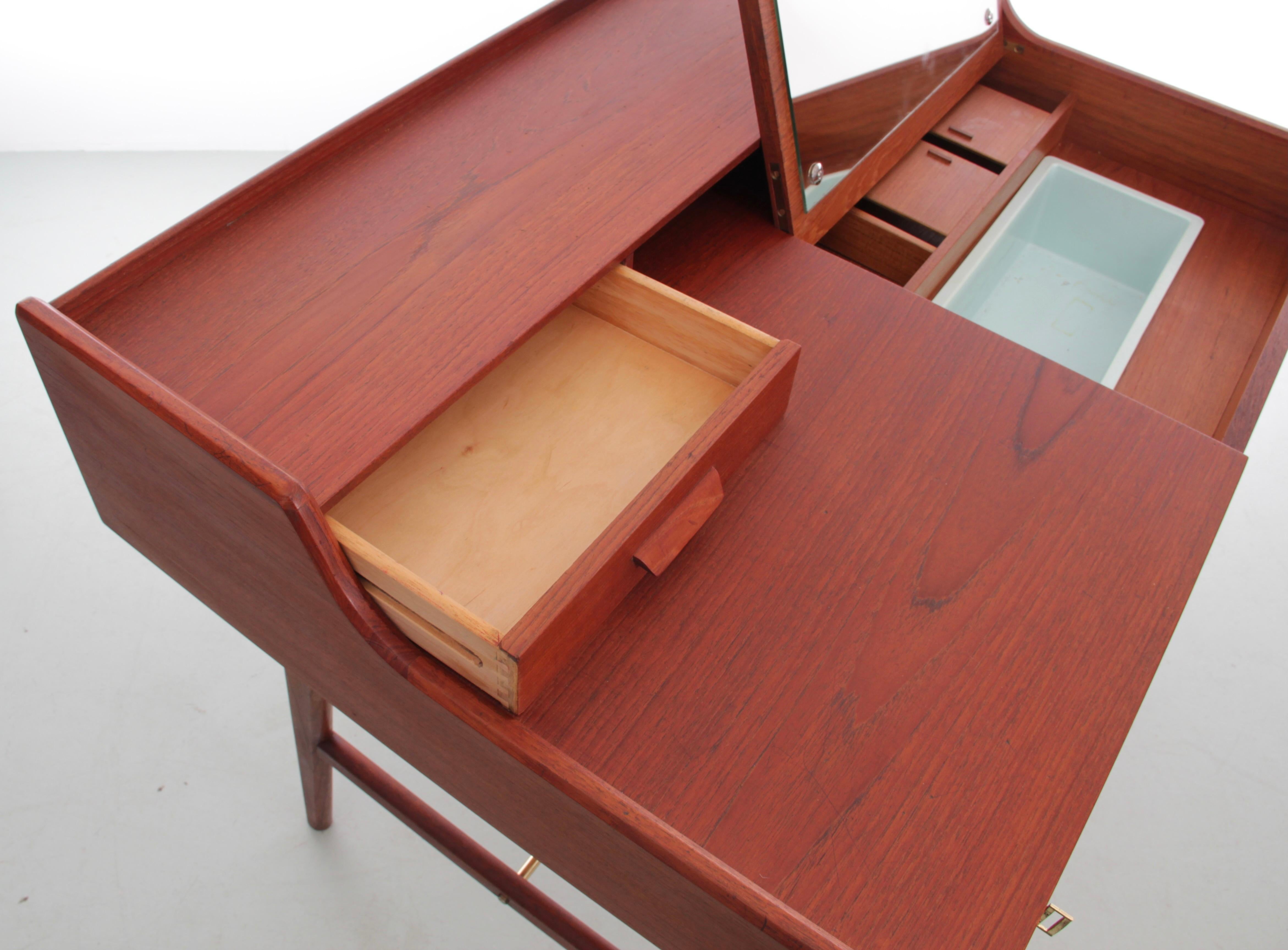 Mid-Century Modern Scandinavian Vanity Desk in Teack by Arne Wahl Iversen For Sale 3