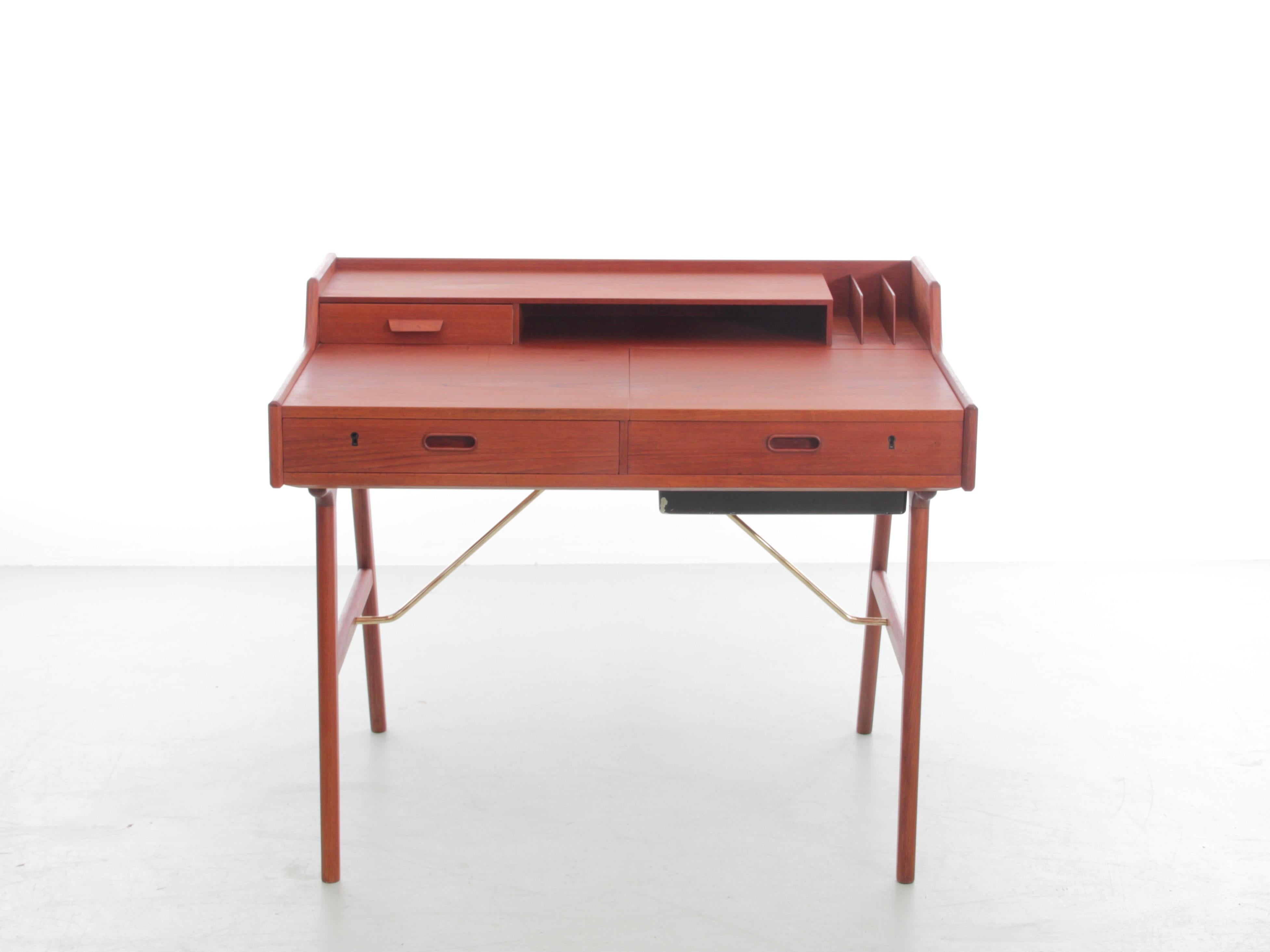 Mid-Century Modern scandinavian teak vanity desk by Arne Wahl Iversen, model 64 for Vinde Møbelfabrik. Referenced by the Design Museum Danmark under number RP01076.