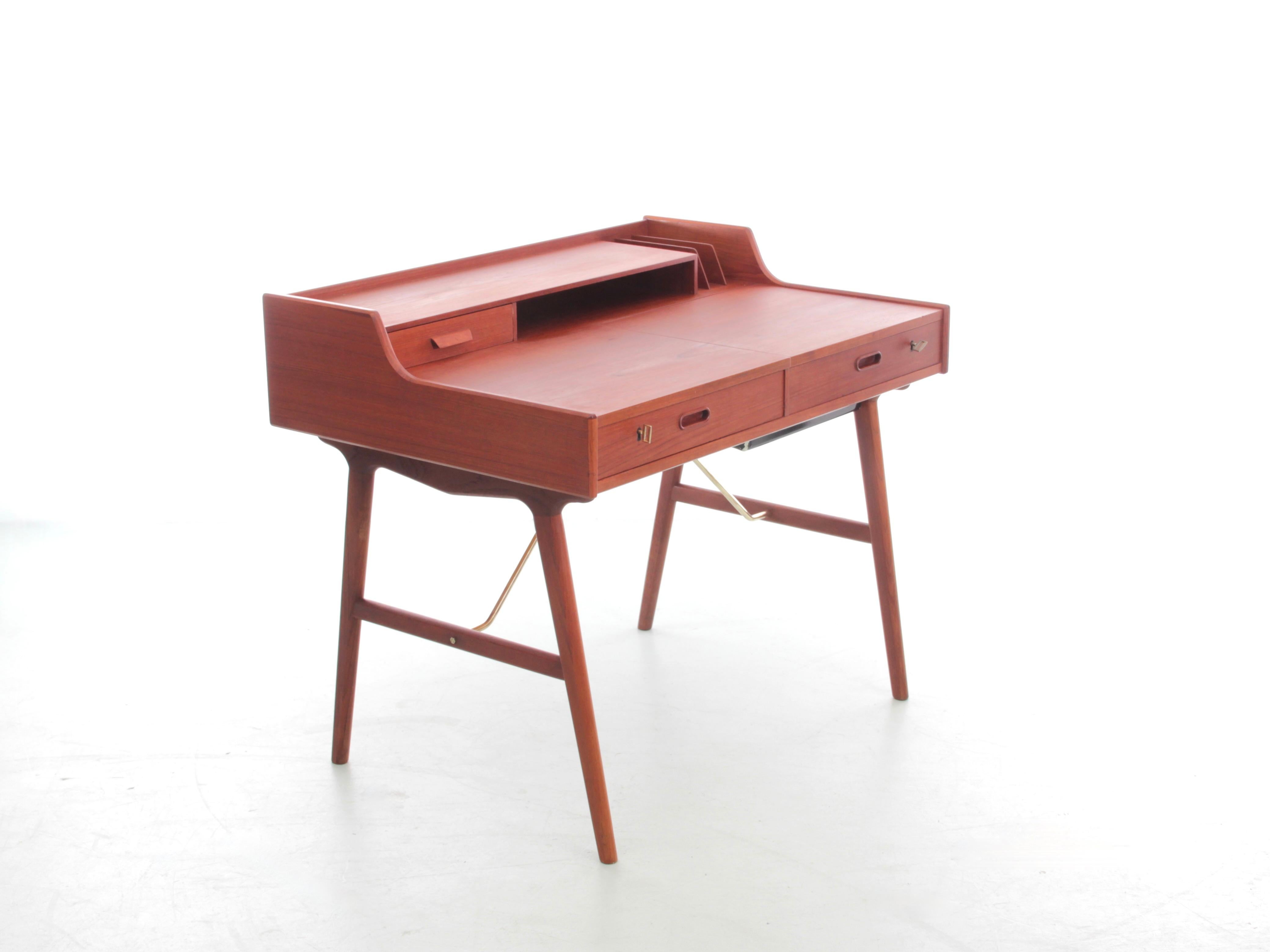 French Mid-Century Modern Scandinavian Vanity Desk in Teack by Arne Wahl Iversen For Sale