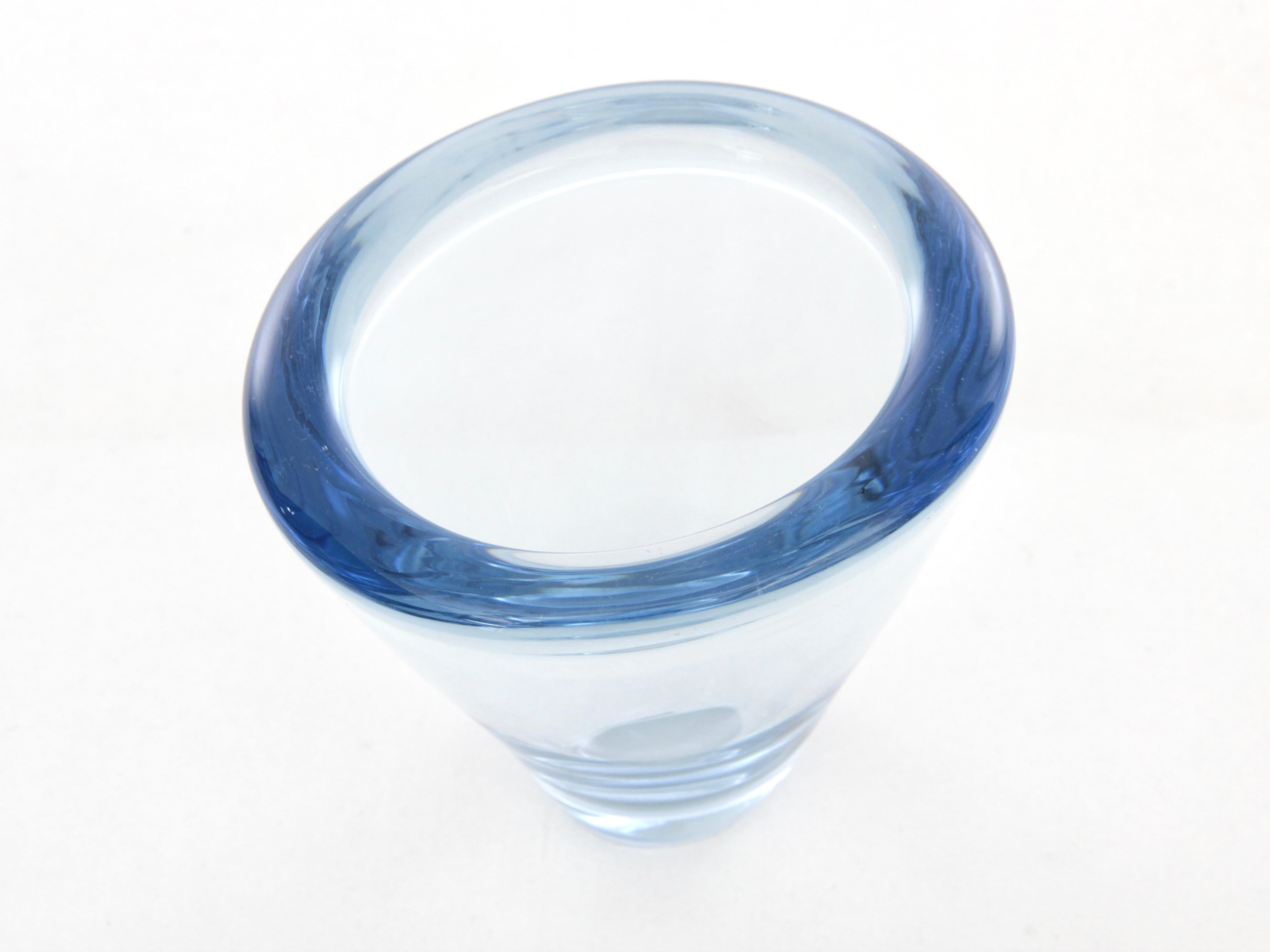 Scandinavo moderno Vaso scandinavo di metà secolo in vetro di Per Lütken in vendita
