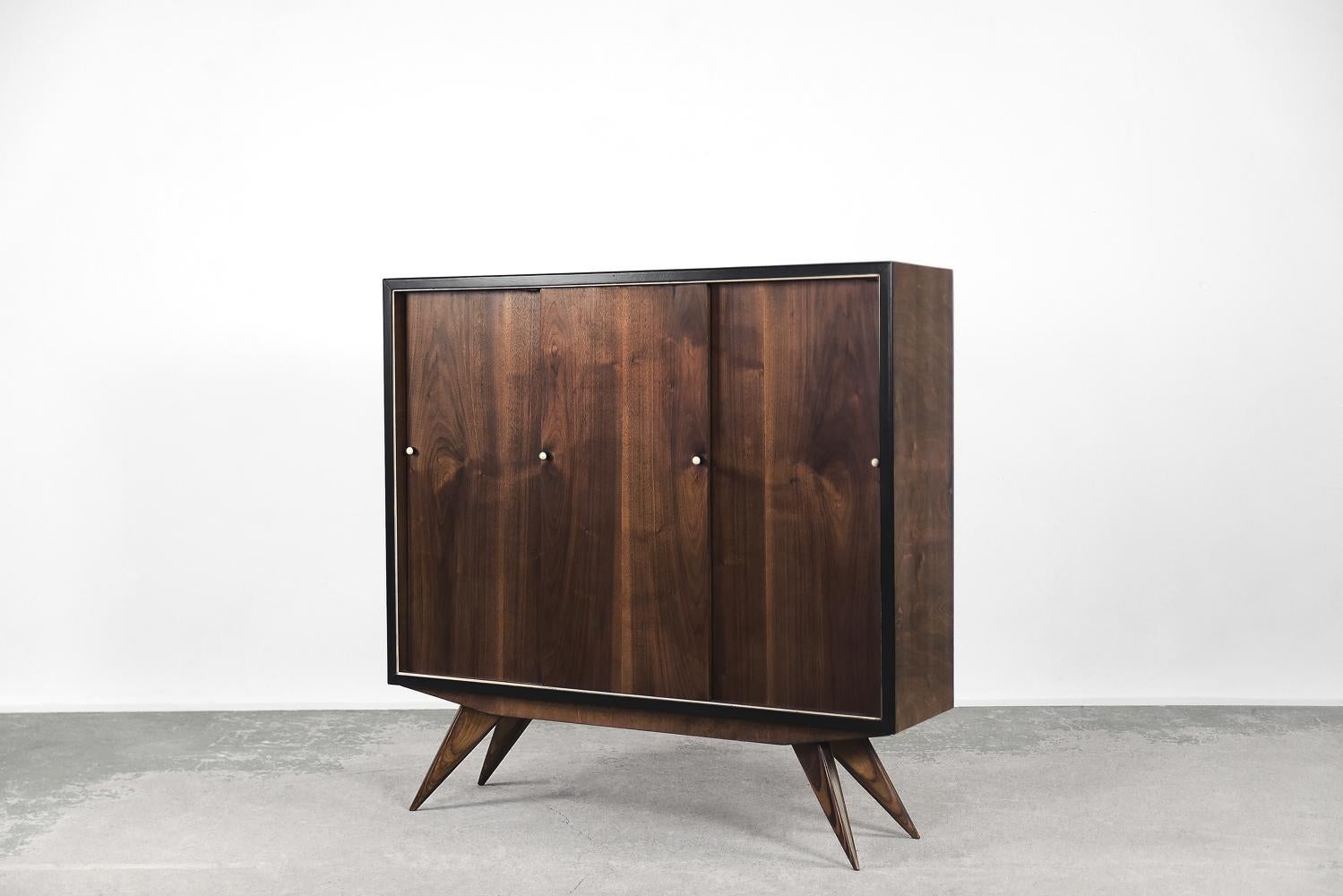 Vintage Classic Mid-Century Modern Scandinavian Dark Walnut Wood Cabinet, 1960er Jahre im Angebot 1