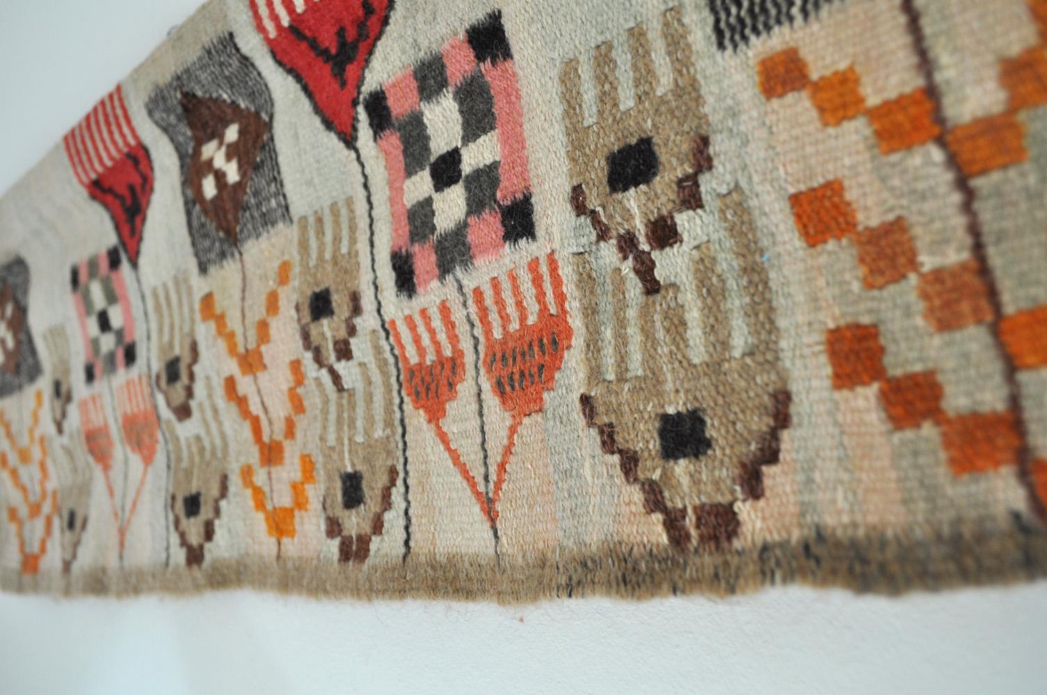 Mid-Century Modern Scandinavian wall tapestry
Handmade by Danish artist Mette Birckner in the late 1960s

Very good vintage condition only slight traces of use
Materials: Wool and linen.

Dimensions: 
64 L x 22 H x 1 D cm.