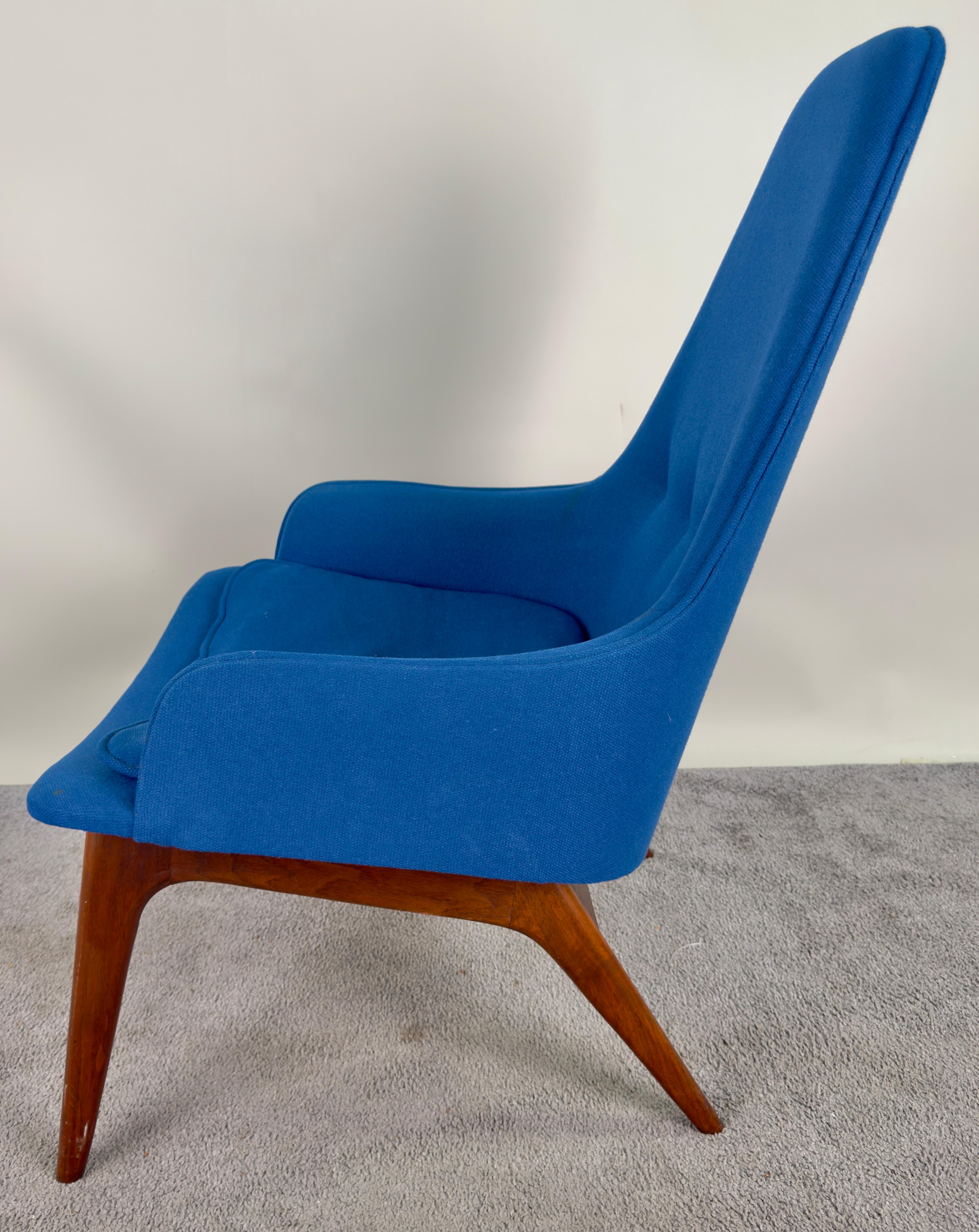 Mid Century Modern Scandinavian Walnut Barrel  Armchair in Blue Upholstery  In Good Condition For Sale In Plainview, NY