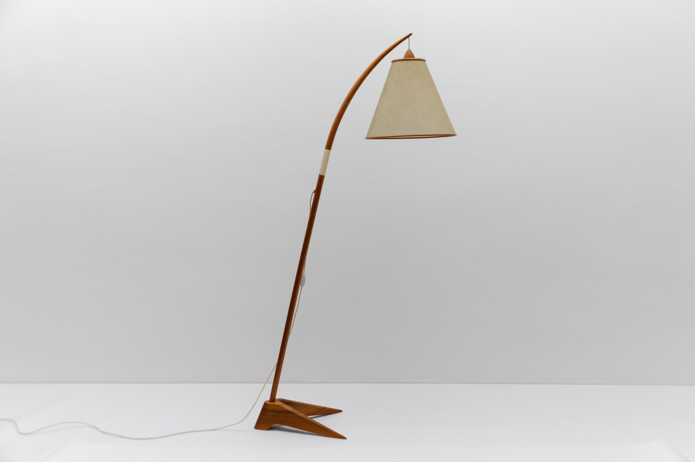 Italian Mid-Century Modern scandinavian wooden arc floor lamp, 1950s For Sale