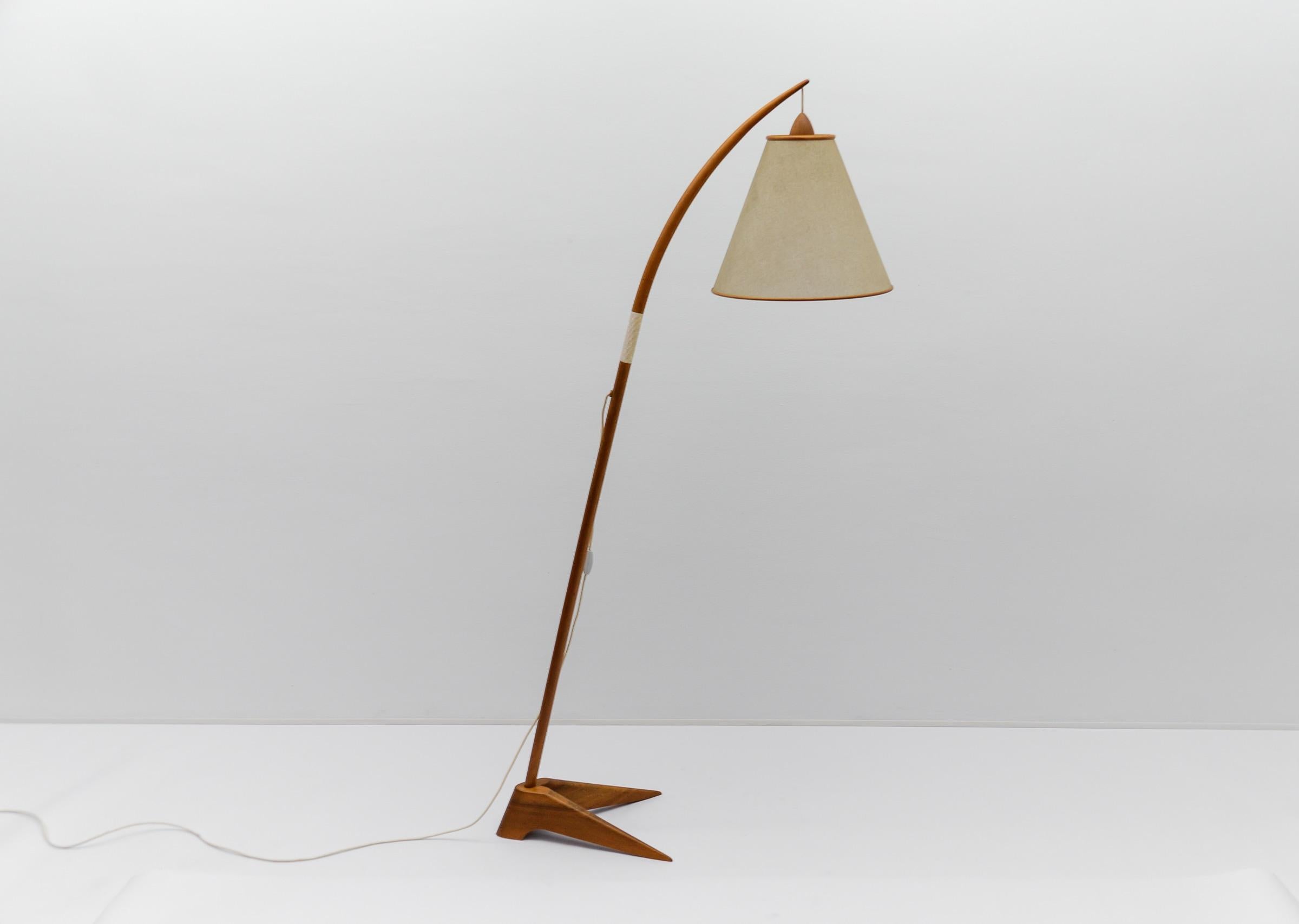 Mid-Century Modern scandinavian wooden arc floor lamp, 1950s In Good Condition For Sale In Nürnberg, Bayern