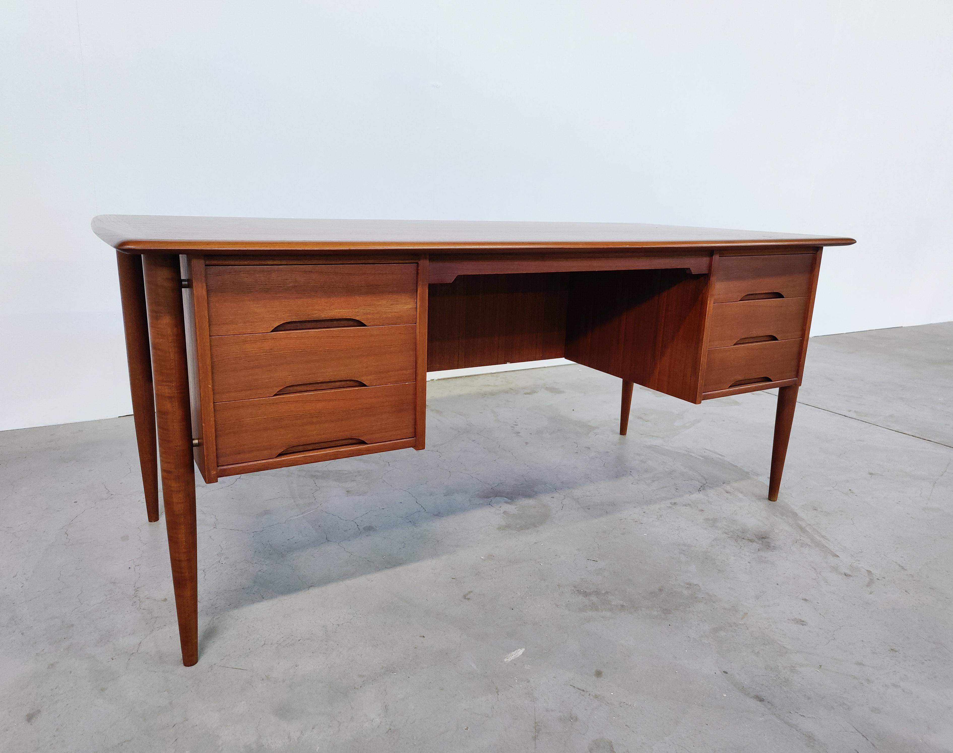 Italian Mid-Century Modern Scandinavian Wooden Desk, 1960s