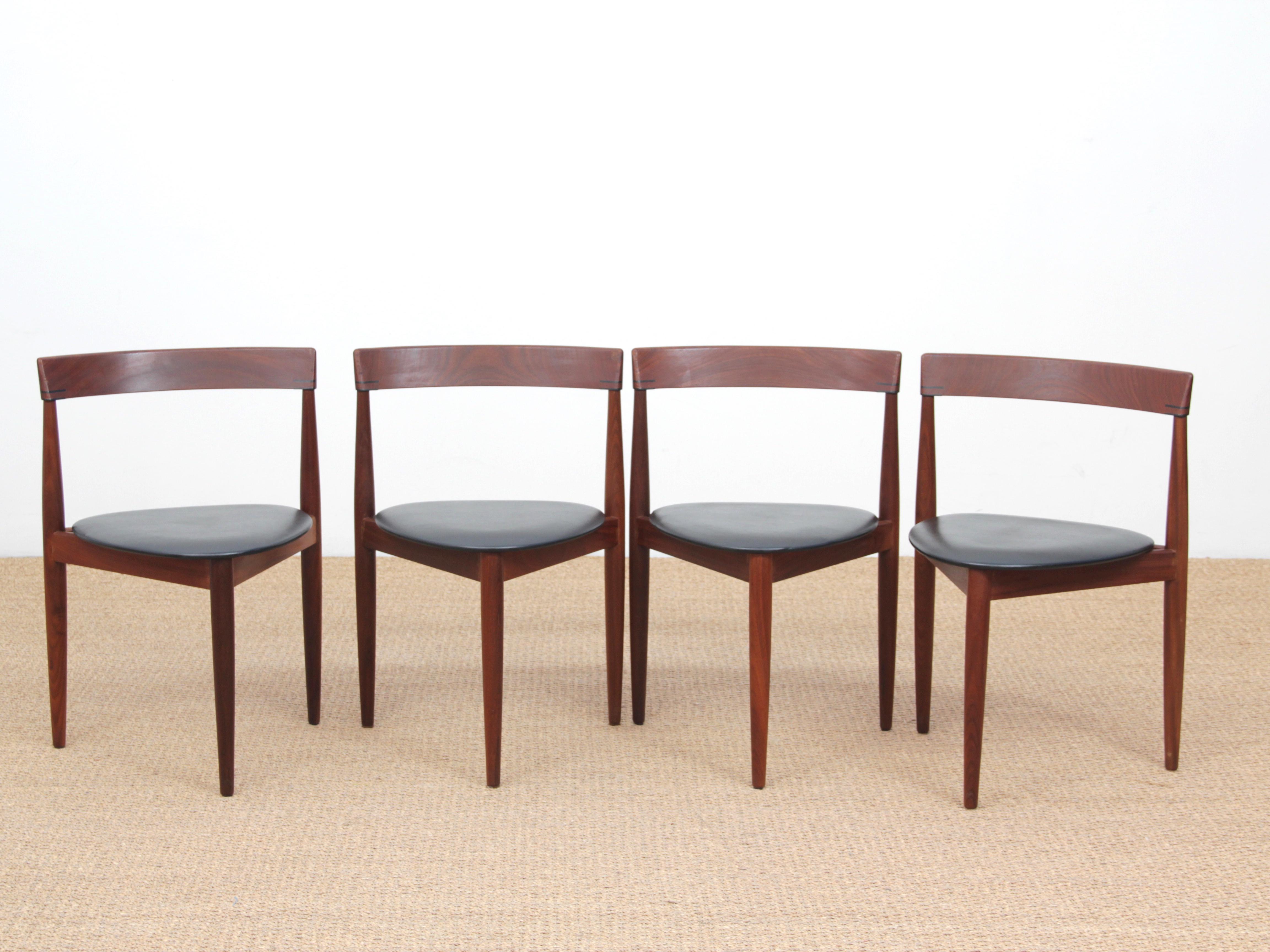 Mid-Century Modern dining set by Hans Olsen for Frem Rojle. Table with extending leave. 4 chairs with 3 legs. New upholstery in leather.