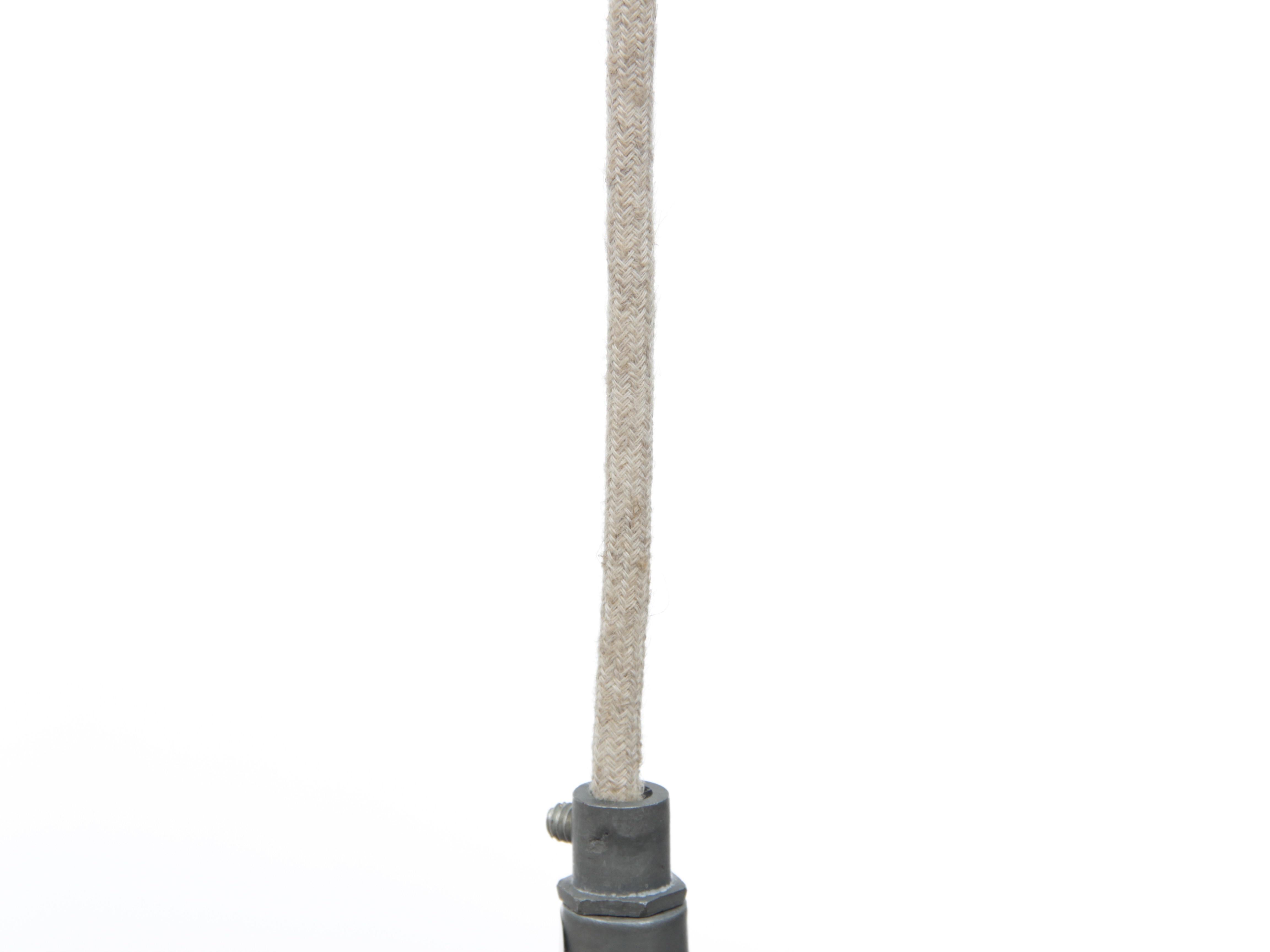 20ième siècle Lampe à suspension scandinave moderne du milieu du siècle dernier en vente