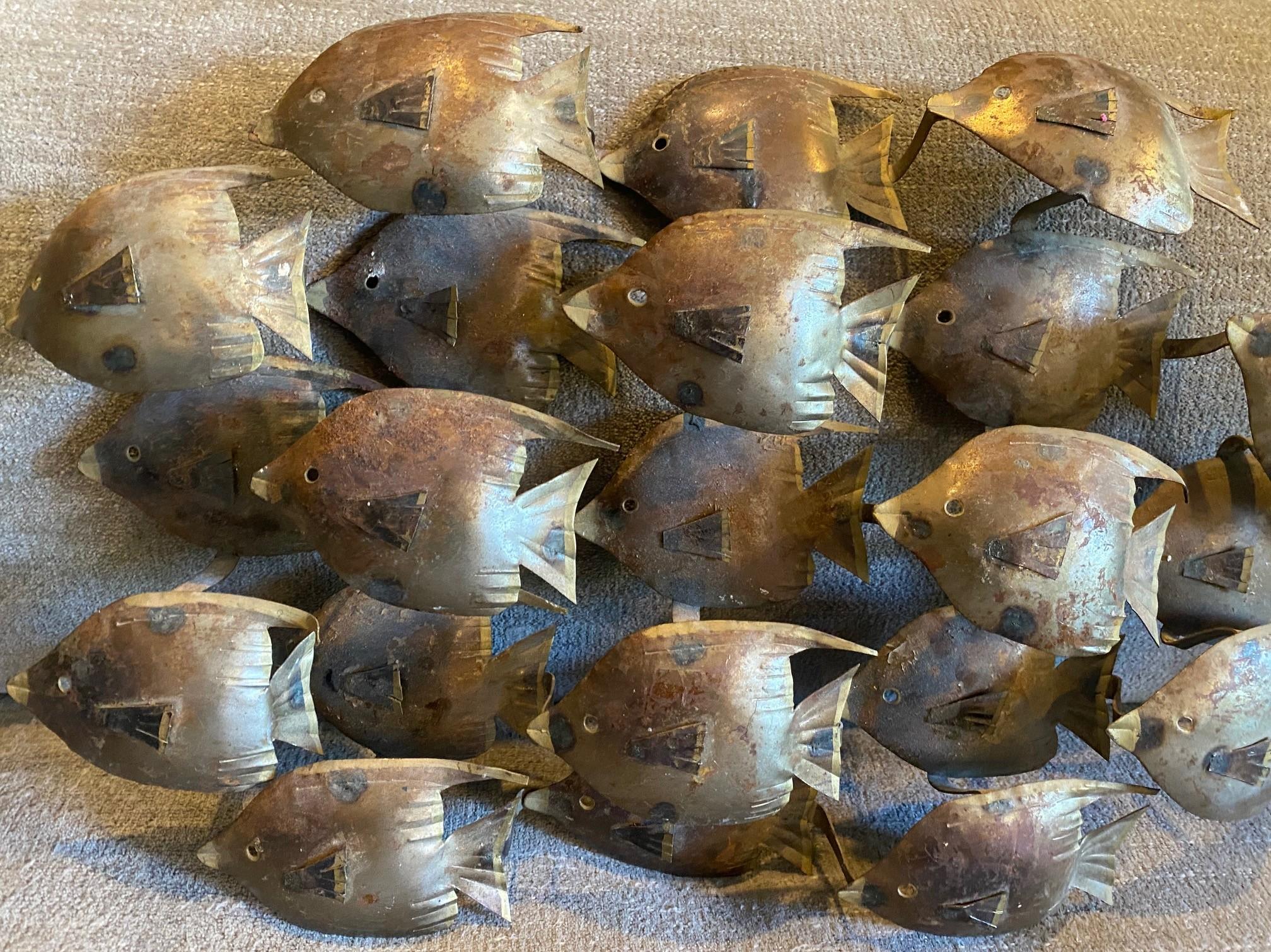 Moderne Fischschule aus der Jahrhundertmitte  Wandskulptur in der Art von Curtis Jere im Angebot 6