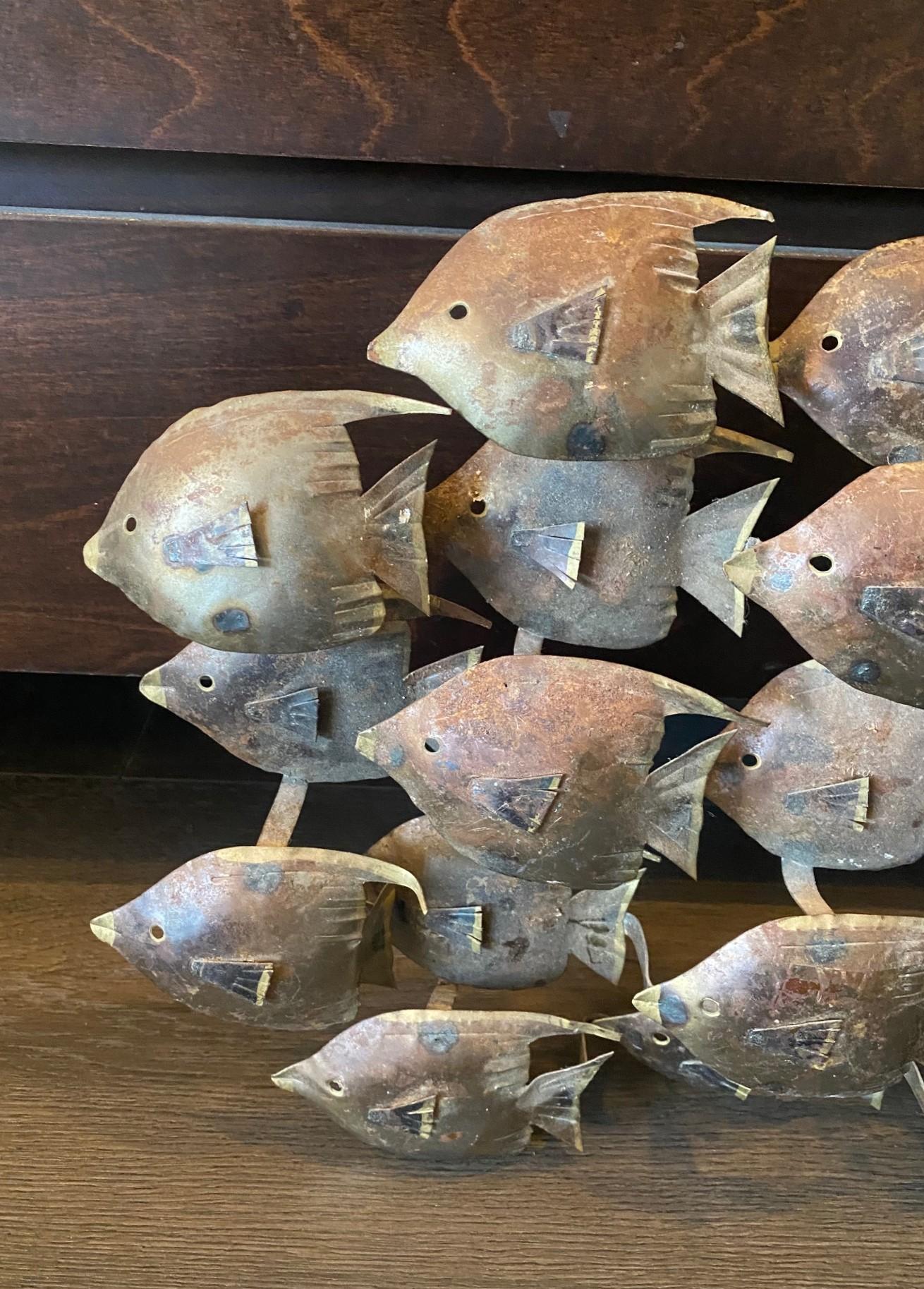 Moderne Fischschule aus der Jahrhundertmitte  Wandskulptur in der Art von Curtis Jere im Zustand „Gut“ im Angebot in Studio City, CA