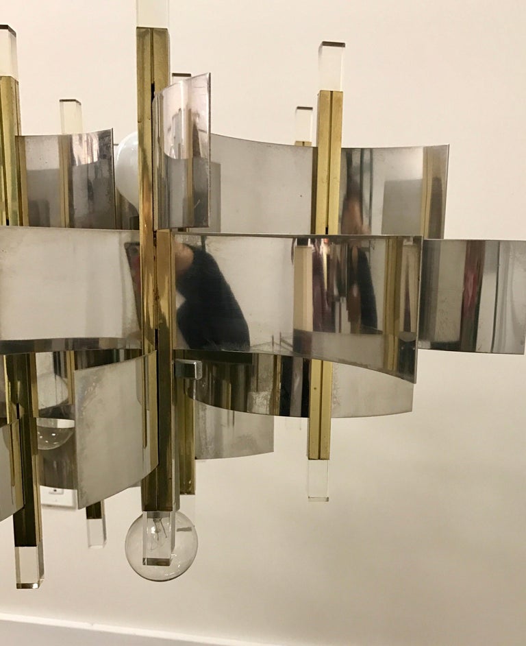 Mid-Century Modern Sciolari Chandelier Brass Chrome Lucite Made in Italy Large In Good Condition For Sale In West Hartford, CT