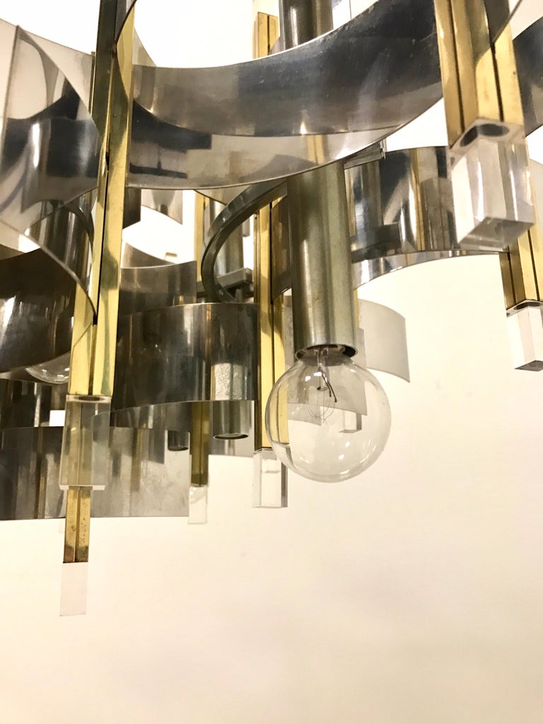 Late 20th Century Mid-Century Modern Sciolari Chandelier Brass Chrome Lucite Made in Italy Large For Sale