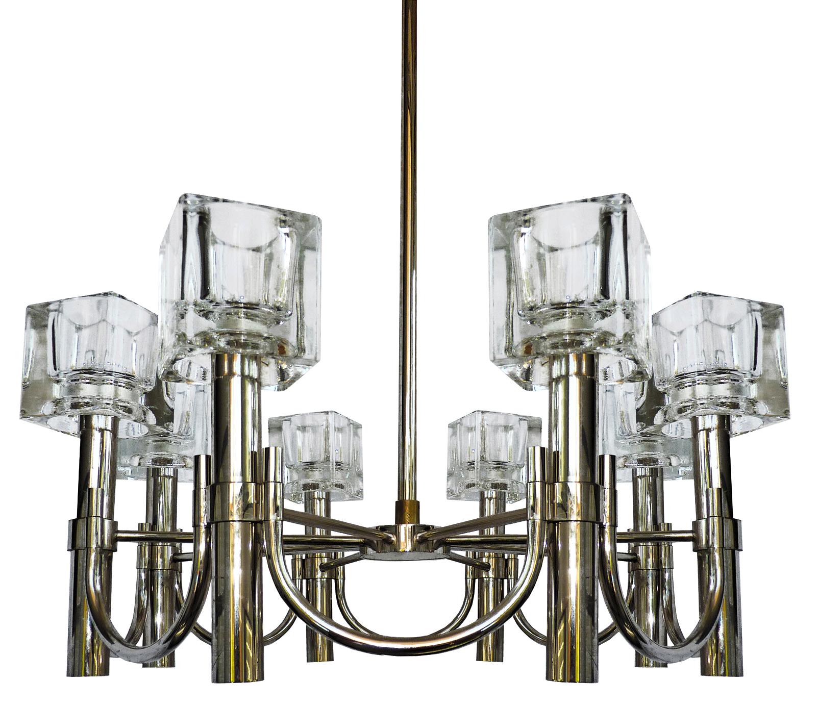 Originale lampadario scultoreo cubista vintage nello stile di Sciolari con cromo lucido e otto cubi di cristallo di ghiaccio
Dimensioni :
Diametro 22 in / 55 cm
Altezza 36 in / 90 cm
Peso 22 lb/ 10 Kg
Otto lampadine E14/ buone condizioni di