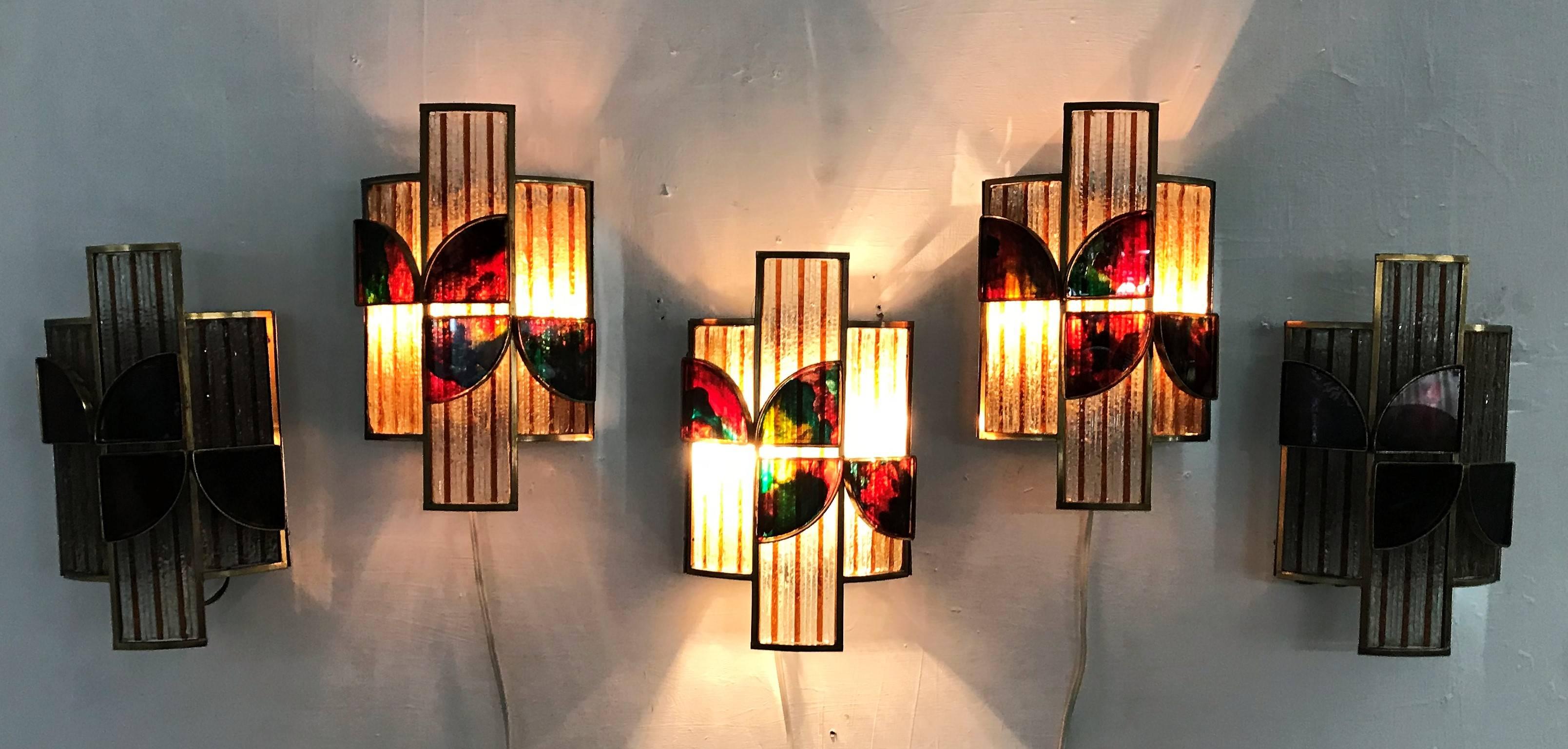 Five Brutalist style sconces in hand-chiselled glass and brass by Poliarte, Italy, circa 1960.