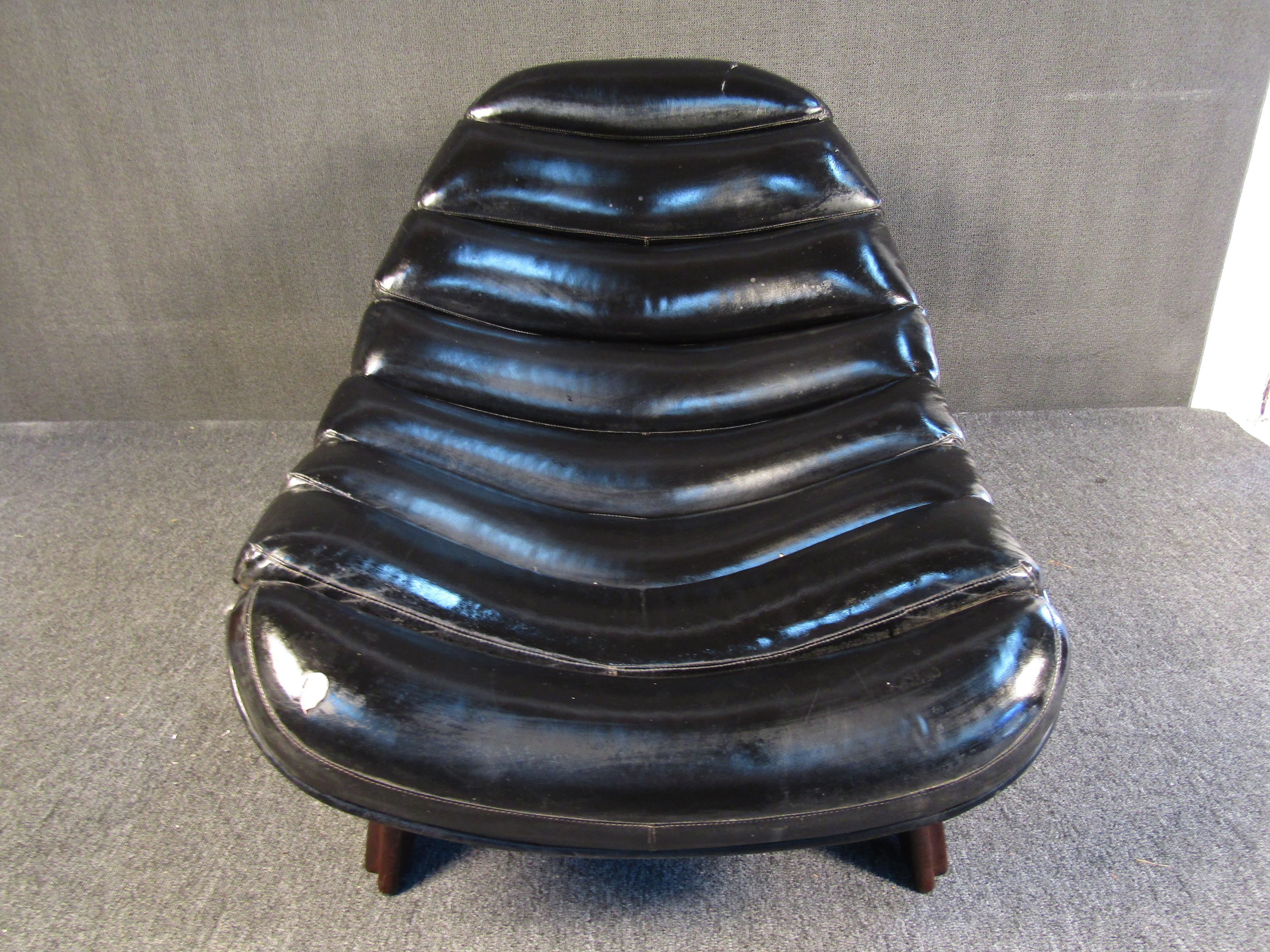 Mid-Century Modern Scoop Lounge Chair by Adrian Pearsall In Good Condition For Sale In Brooklyn, NY
