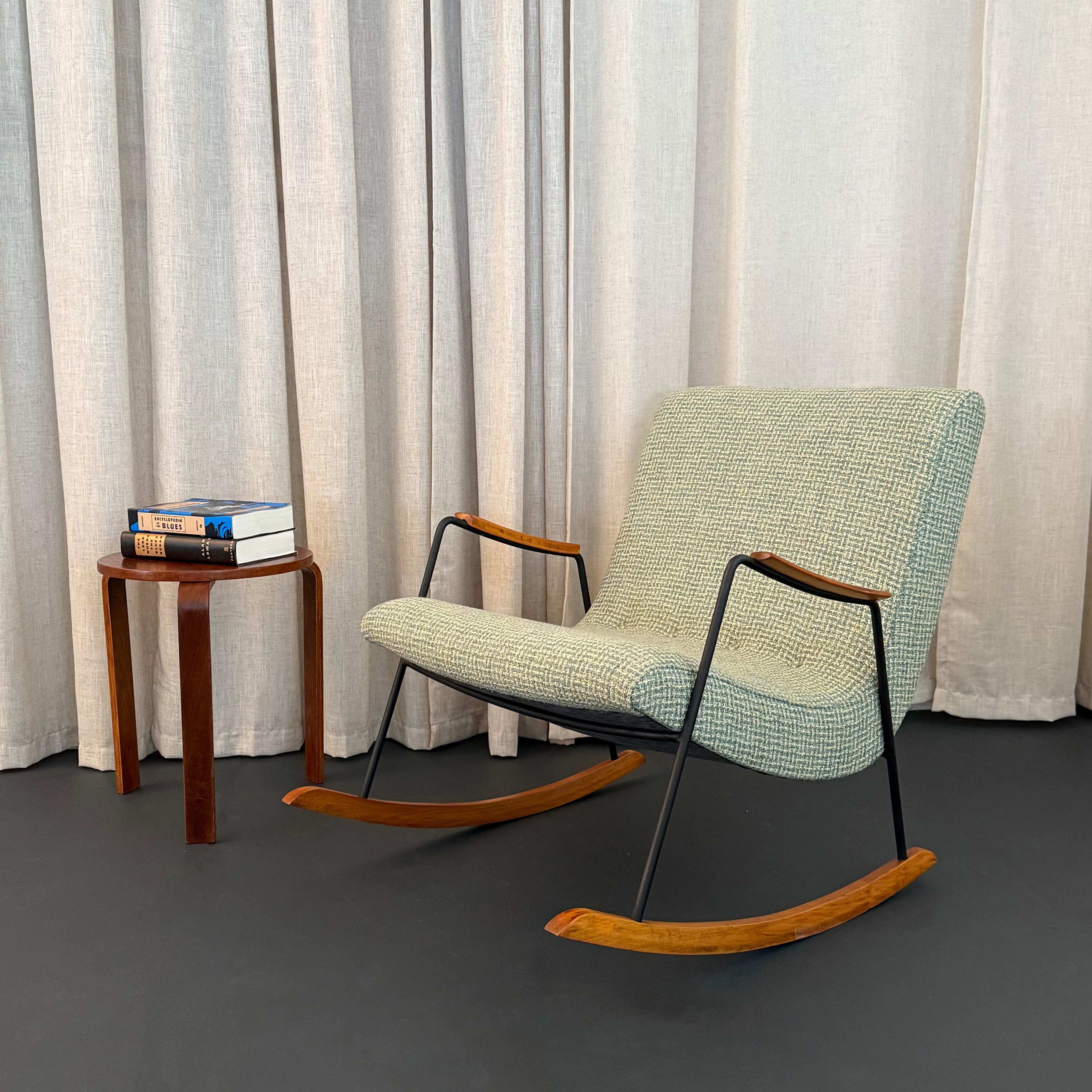 American Mid-Century Modern Scoop Rocking Chair By Milo Baughman For Thayer Coggin