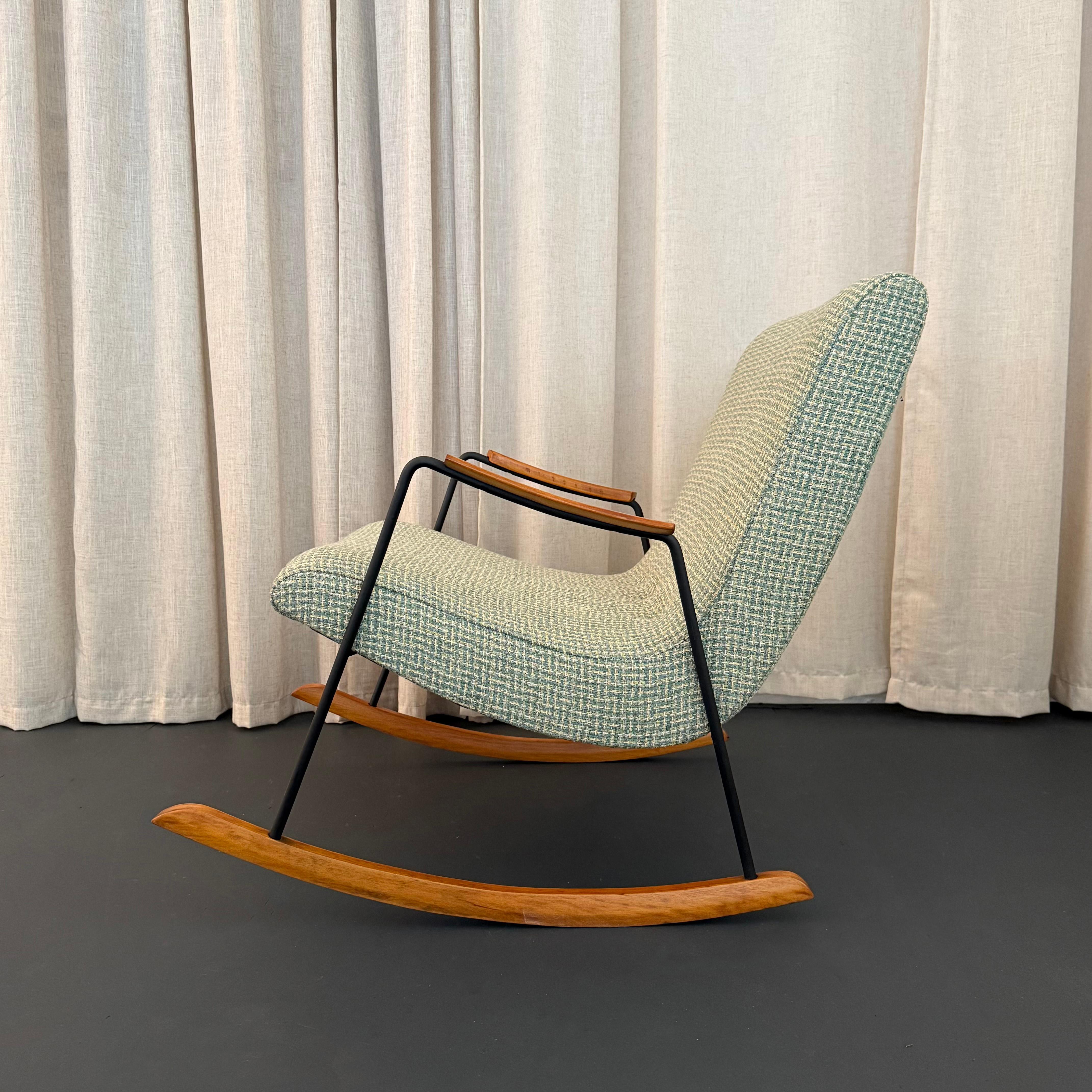 Mid-Century Modern Scoop Rocking Chair By Milo Baughman For Thayer Coggin In Good Condition In Brooklyn, NY