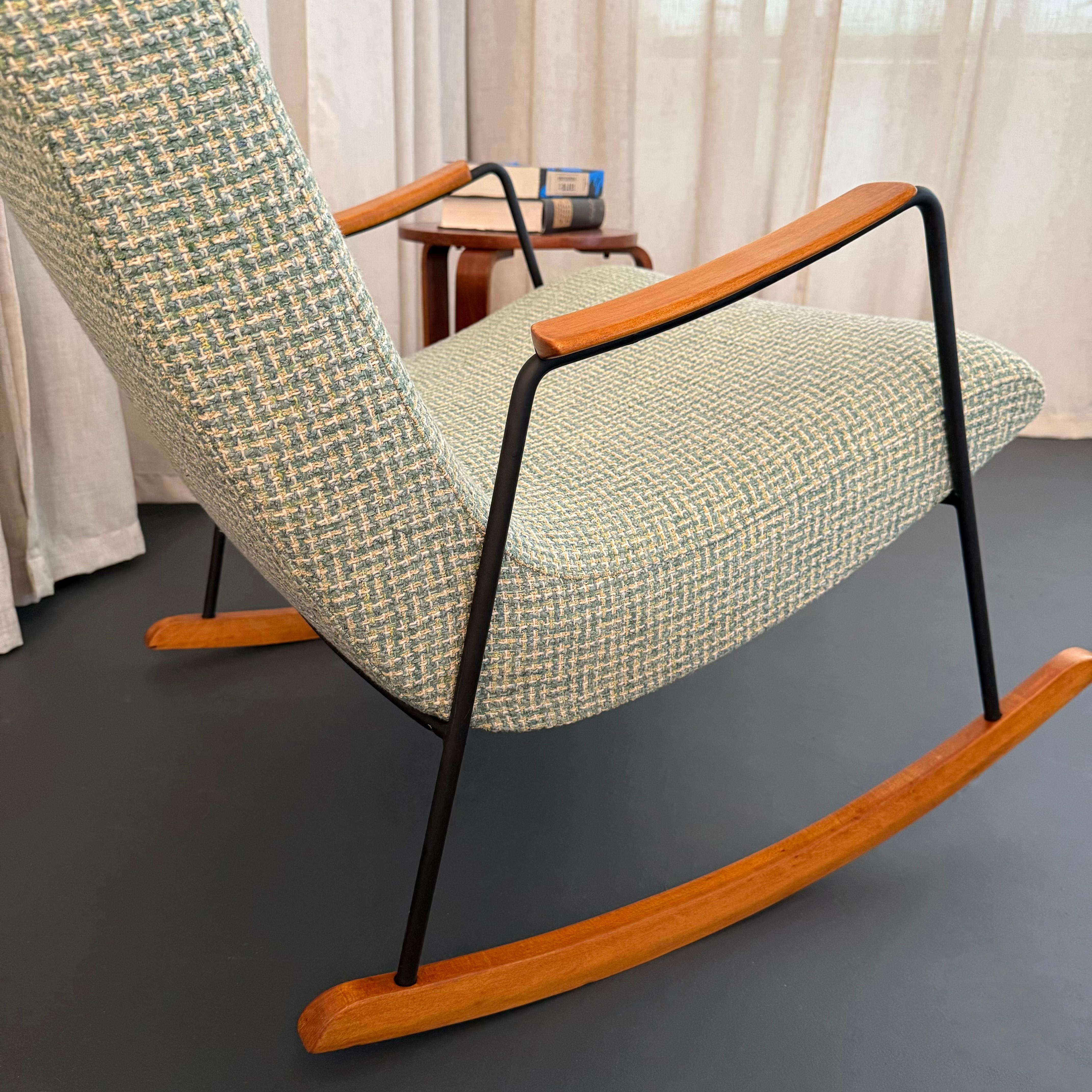 Mid-Century Modern Scoop Rocking Chair By Milo Baughman For Thayer Coggin 2