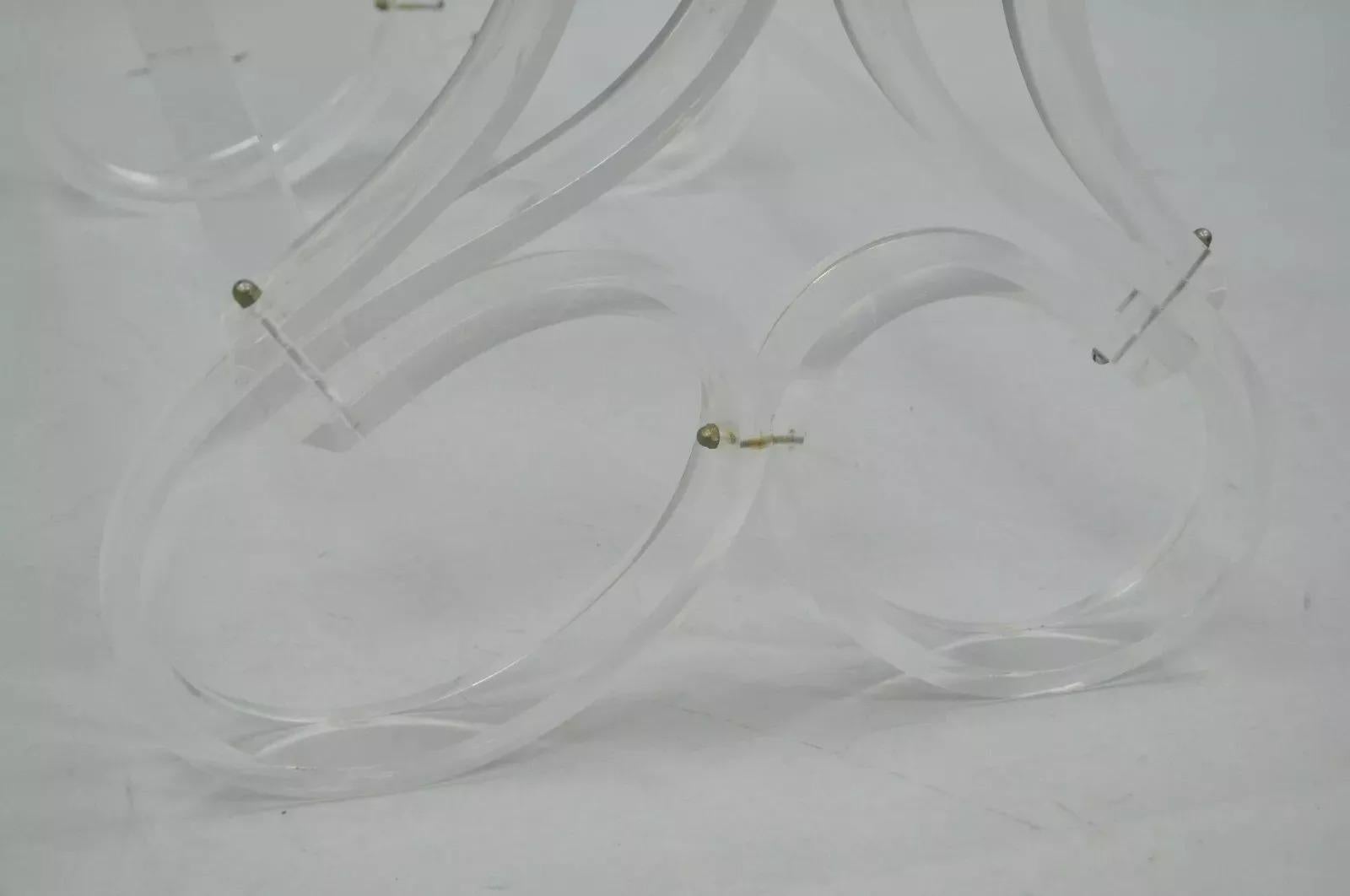 Inconnu Table basse Hollywood Regency mi-siècle moderne à ruban défilant en verre lucite en vente