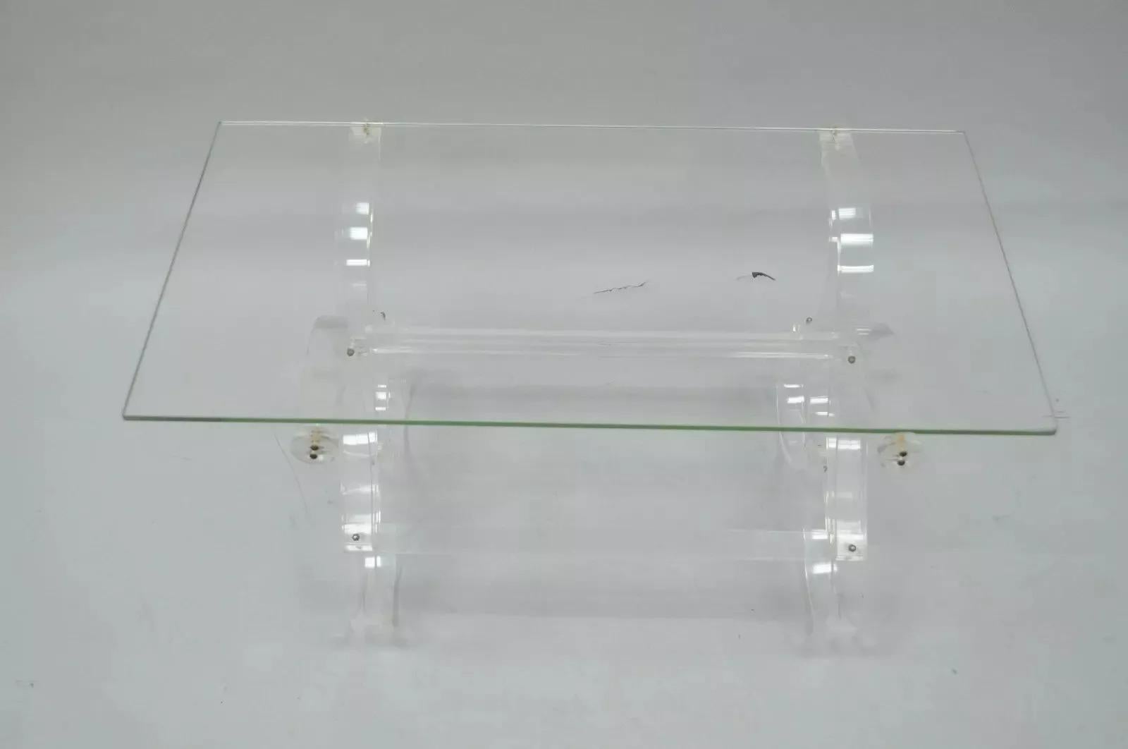 Table basse Hollywood Regency mi-siècle moderne à ruban défilant en verre lucite Bon état - En vente à Philadelphia, PA