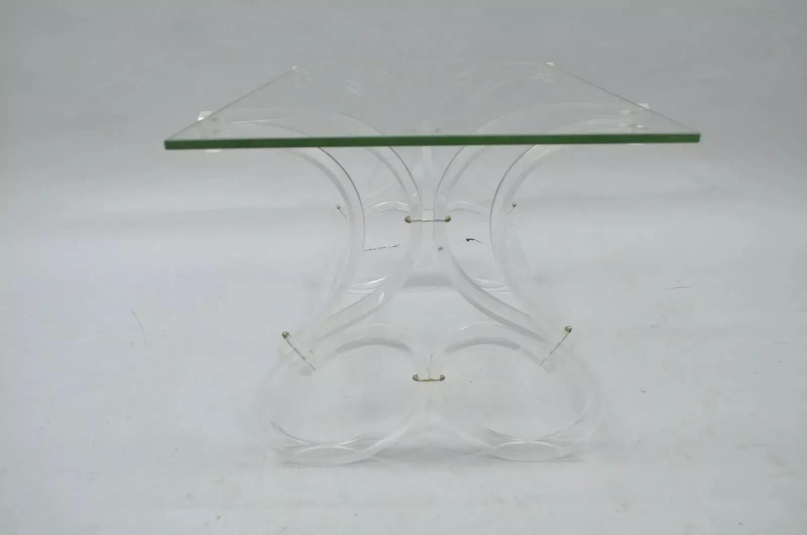 Table basse Hollywood Regency mi-siècle moderne à ruban défilant en verre lucite en vente 1