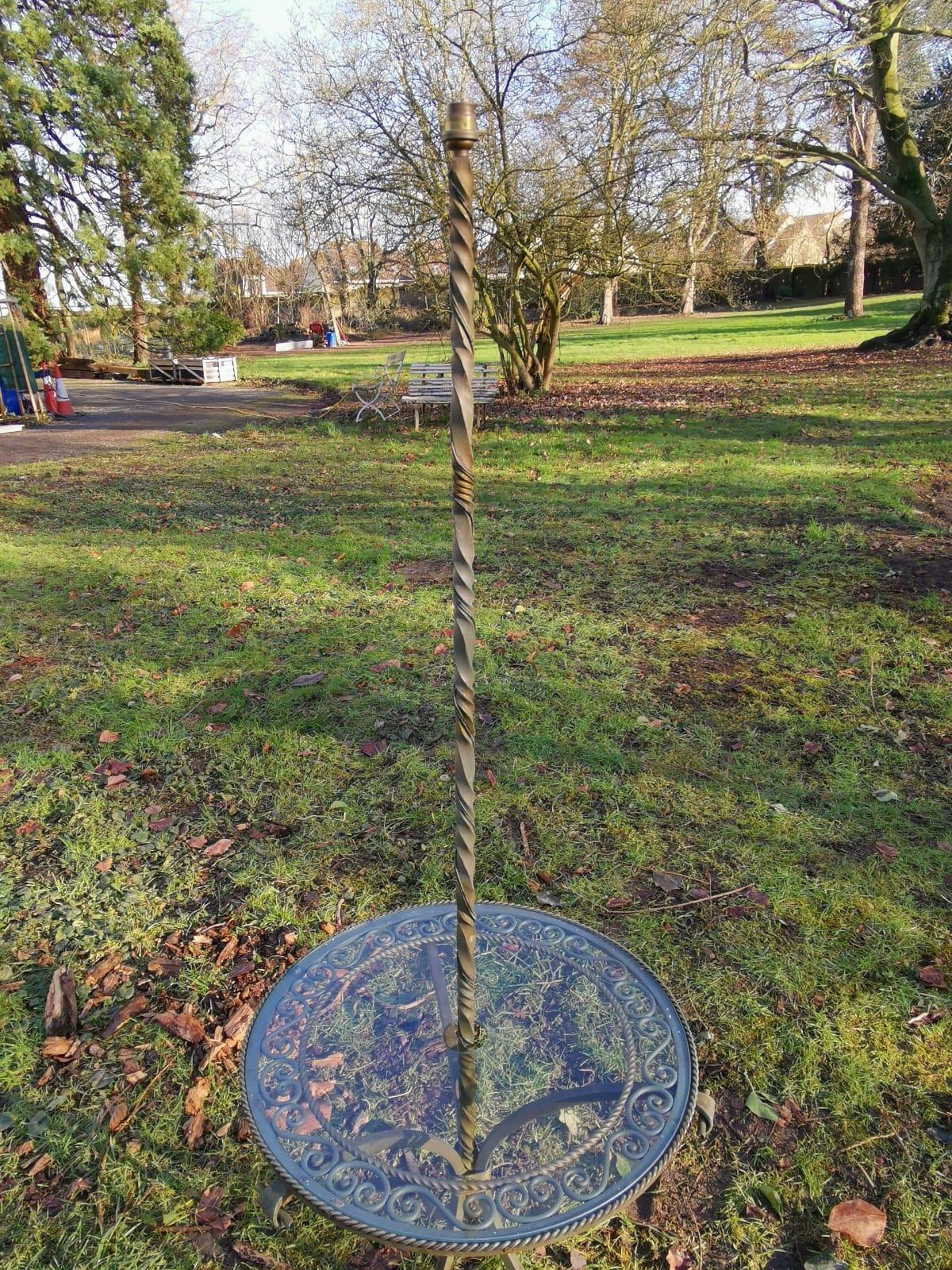 lampadaire avec table d'extrémité