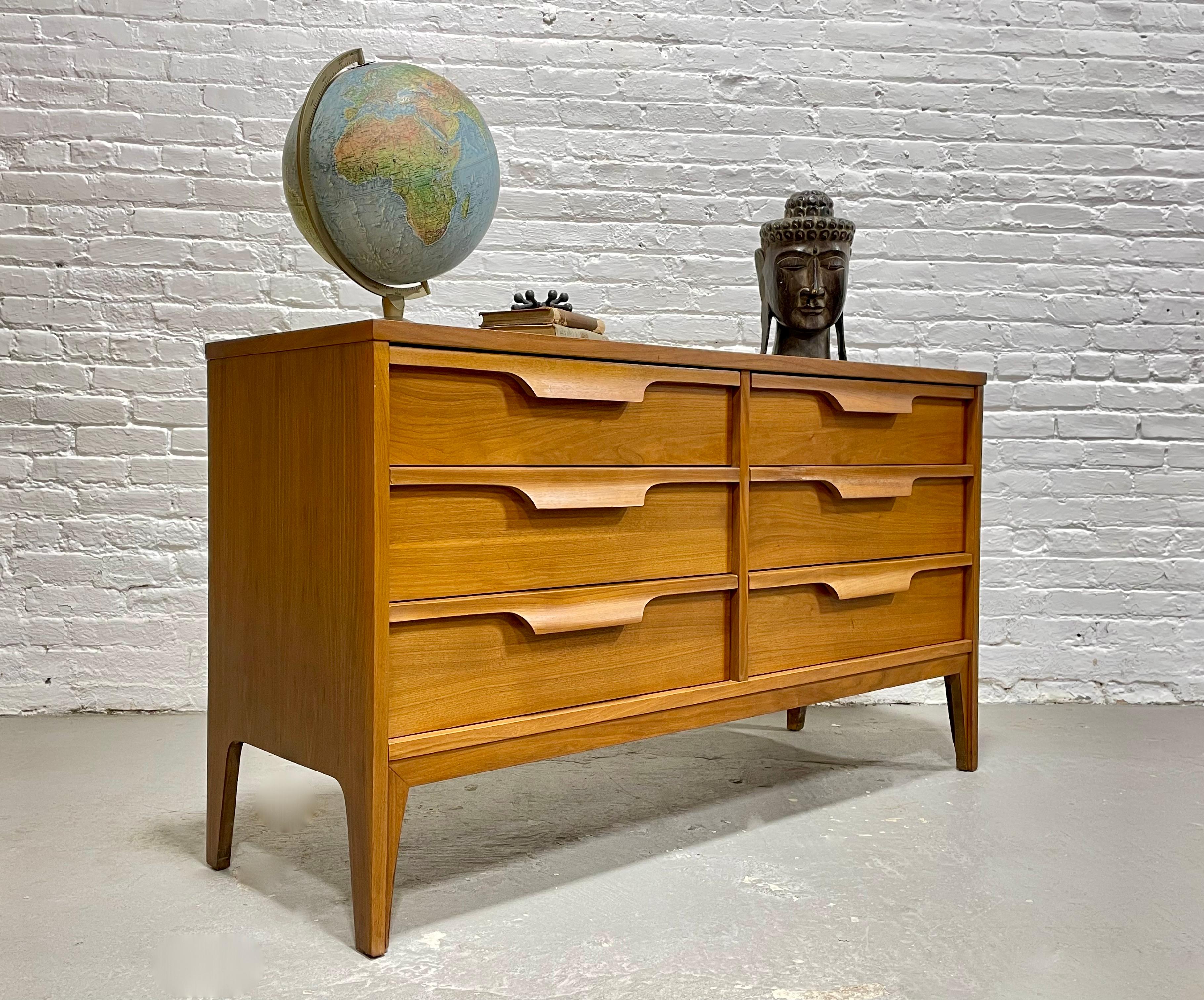 Mid Century MODERN SCULPTED BEDROOM Set by Johnson Carper, c. 1960's In Good Condition In Weehawken, NJ