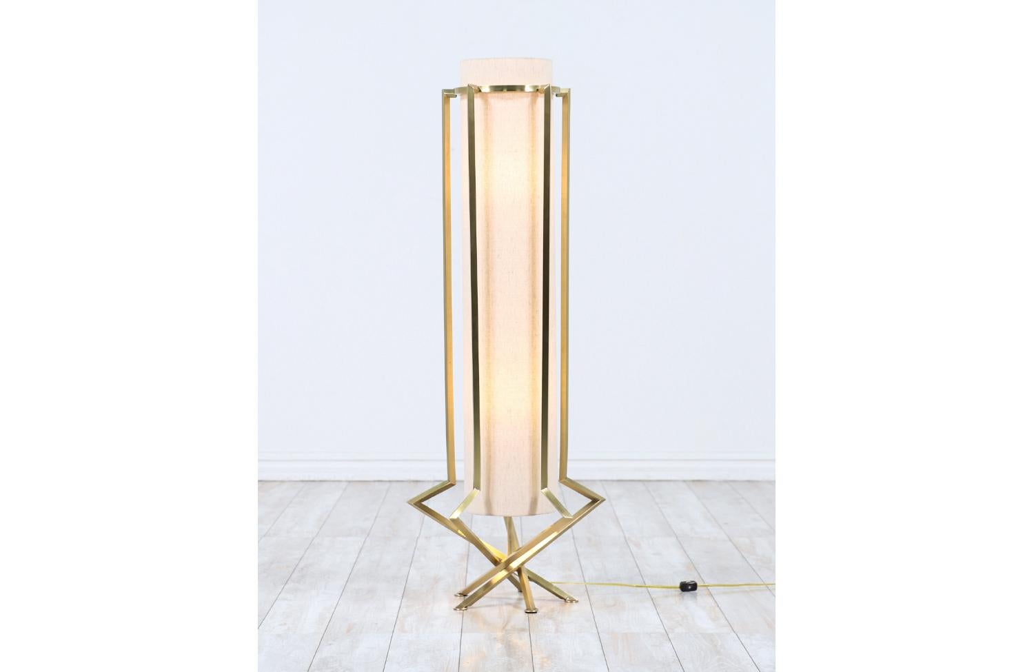 American Expertly Restored - Mid-Century Modern Sculpted Brass Floor Lamp  For Sale