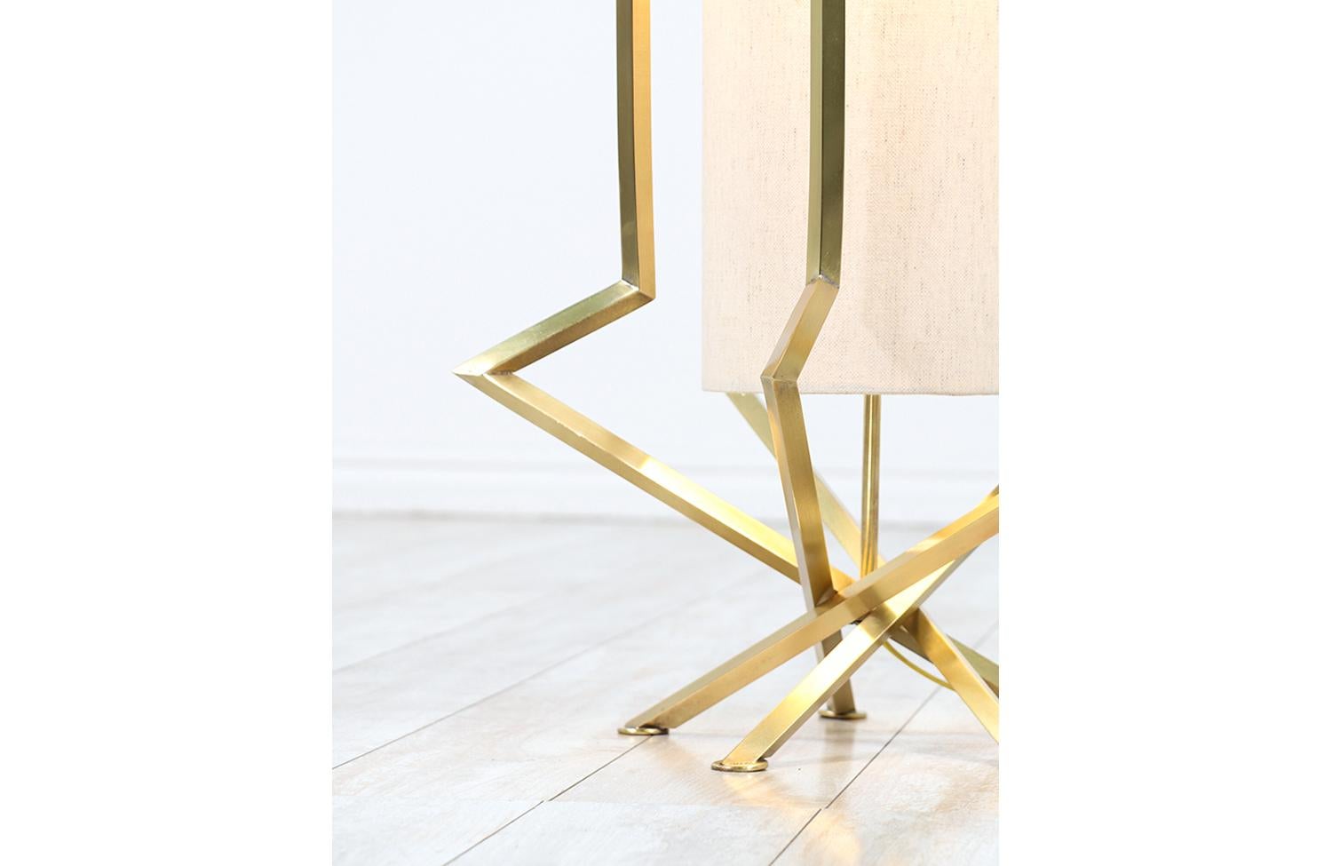 Expertly Restored - Mid-Century Modern Sculpted Brass Floor Lamp  For Sale 2