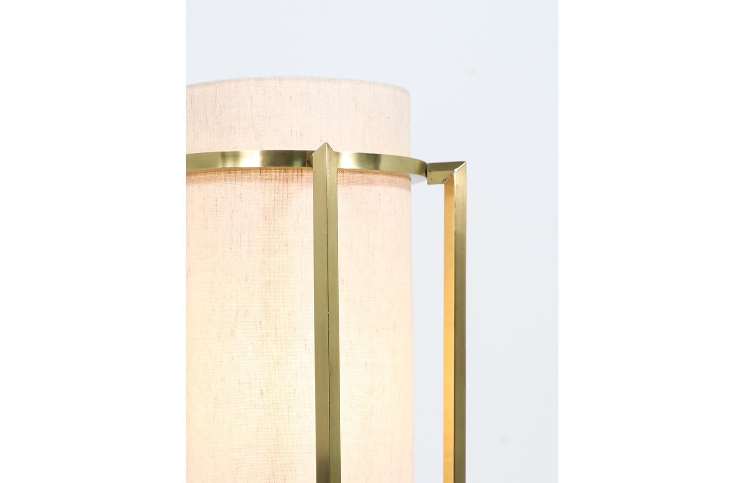 Expertly Restored - Mid-Century Modern Sculpted Brass Floor Lamp  For Sale 3