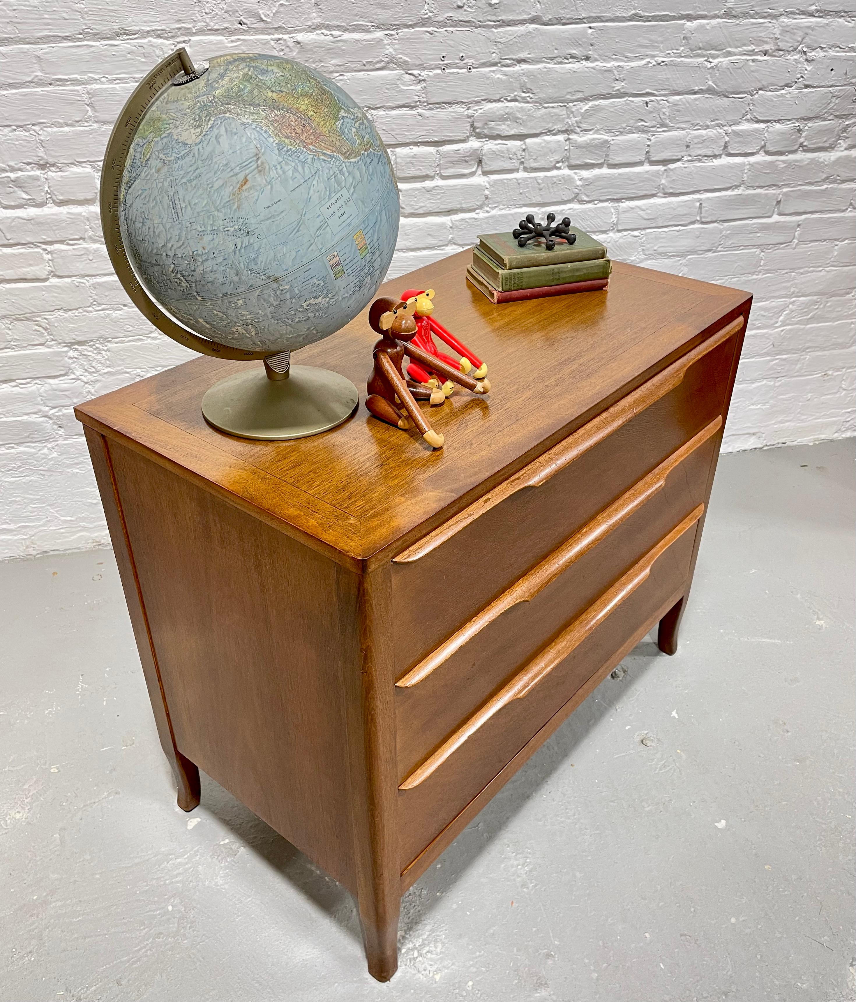 Mid-Century Modern Sculpted Drawer Walnut Dresser by Sligh Furniture 1