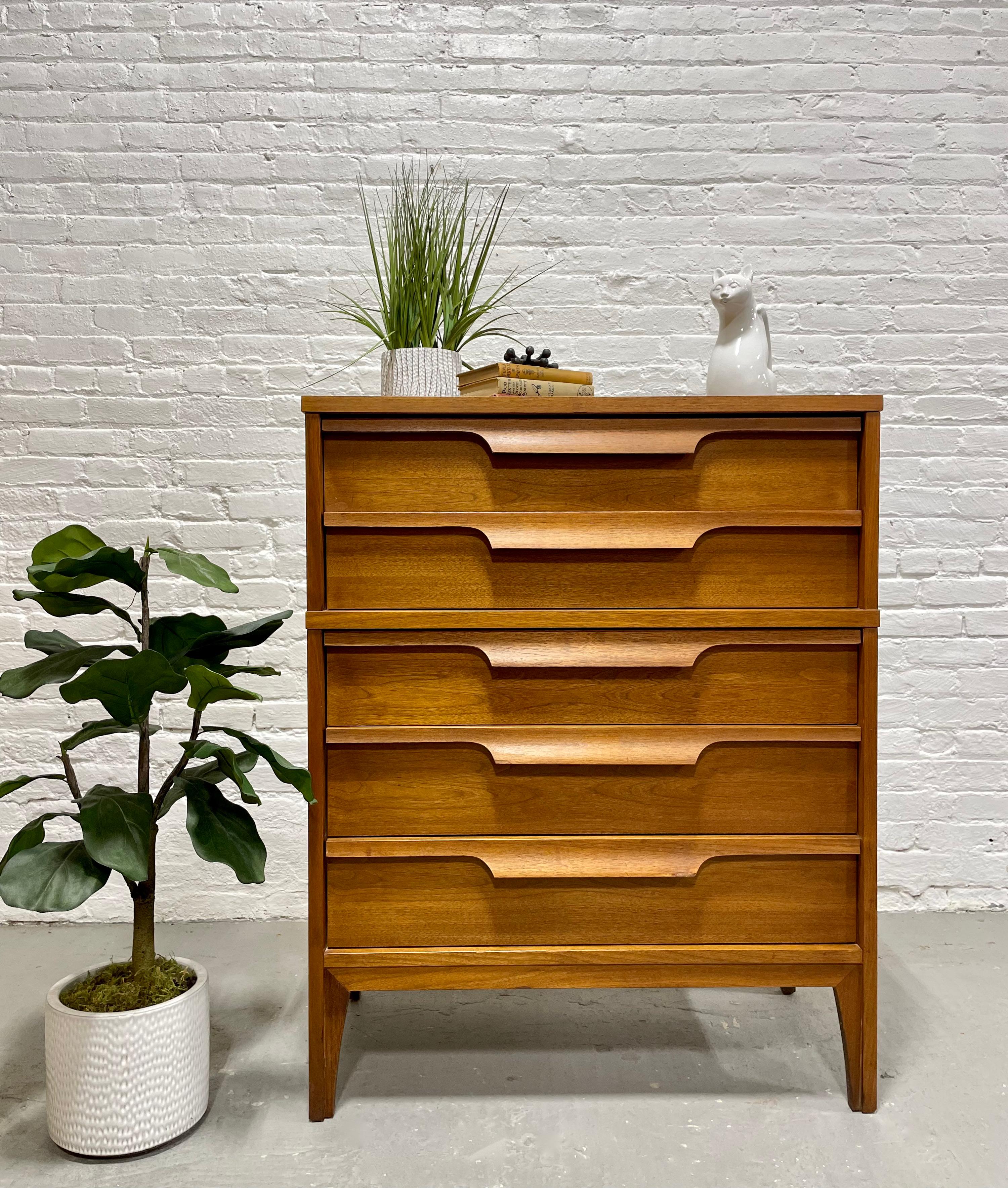 Mid Century Modern Sculpted Dresser by Johnson Carper., c. 1960's.  Beautiful architectural detailing with sculpted drawers. Five spacious dovetailed drawers offer plenty of storage space. Laminated woodgrain tabletop, perfect for sustaining a bit