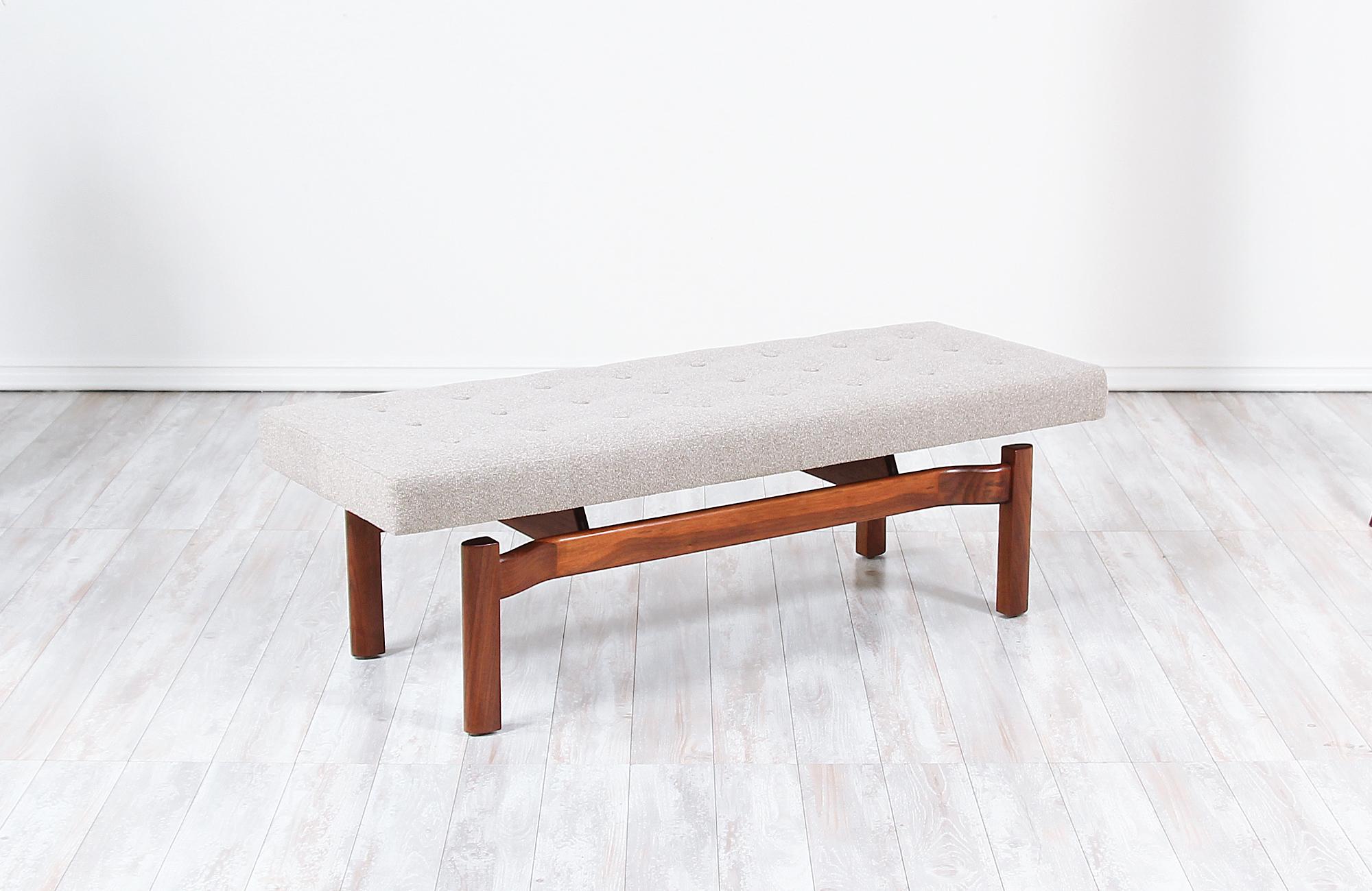 Mid-Century Modern Sculpted Floating Tufted Bench In Excellent Condition In Los Angeles, CA