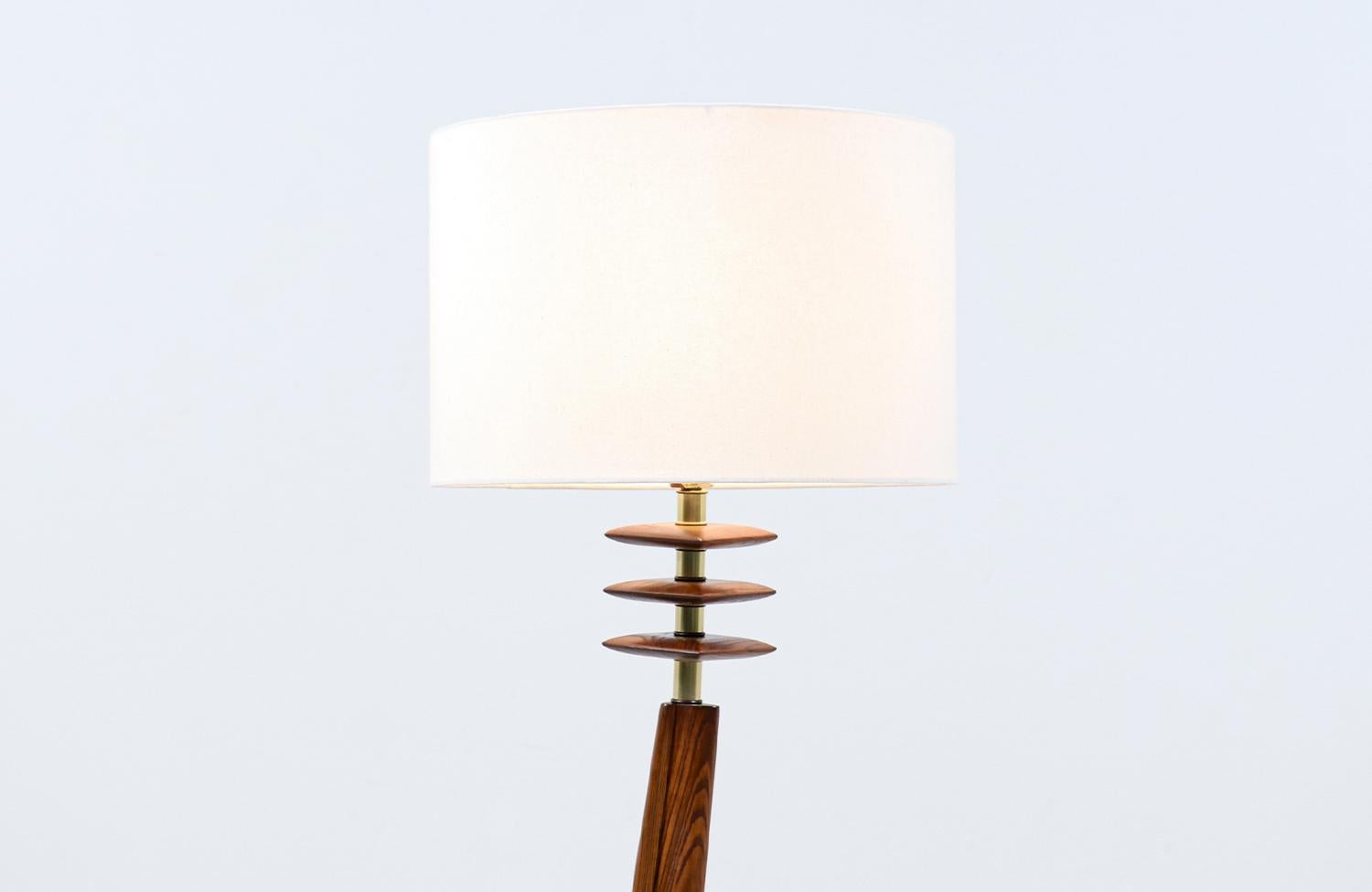  Expertly Restored - Mid-Century Modern Sculpted Floor Lamp with Brass Accents In Excellent Condition For Sale In Los Angeles, CA