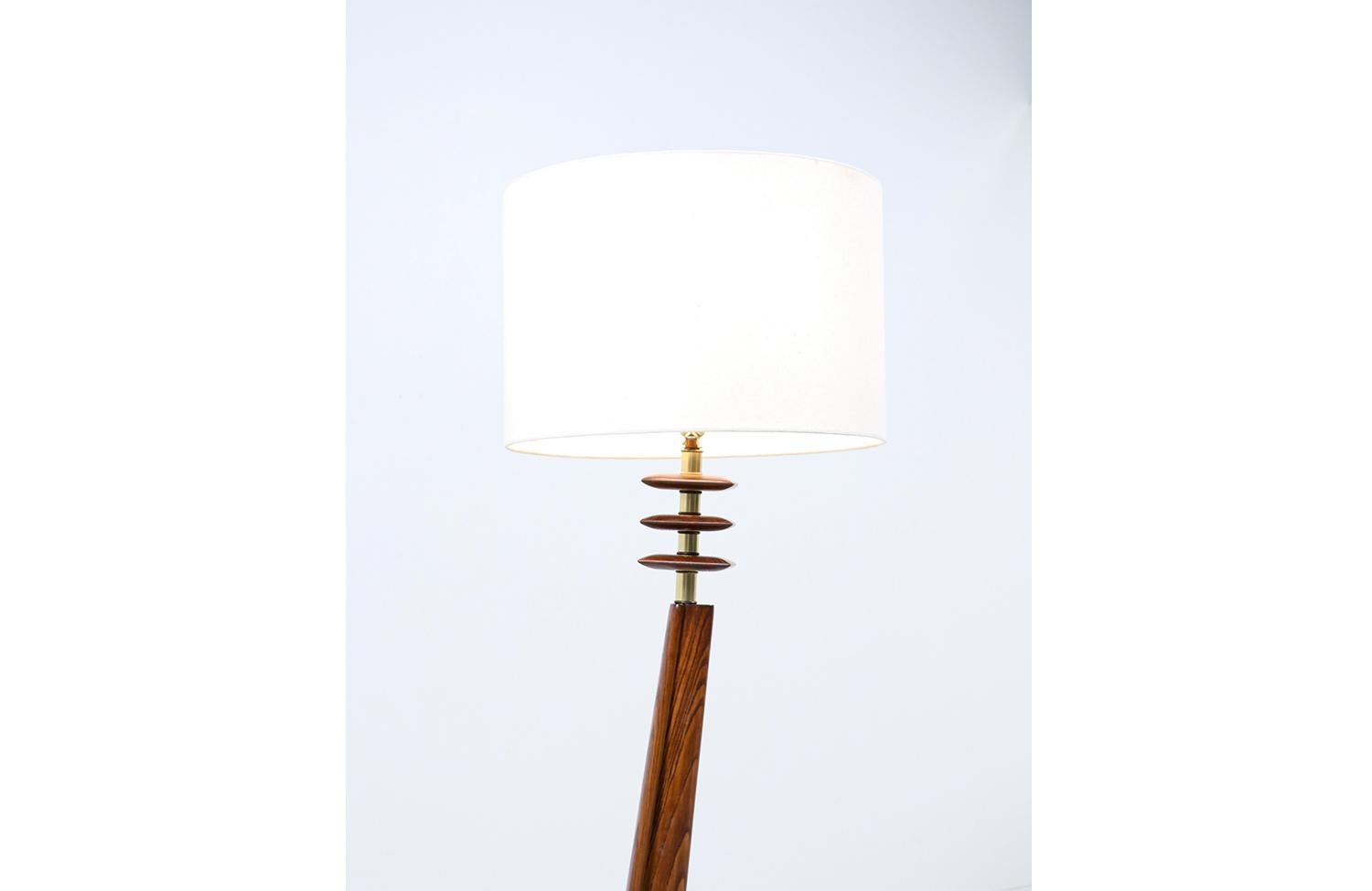 Late 20th Century  Expertly Restored - Mid-Century Modern Sculpted Floor Lamp with Brass Accents For Sale