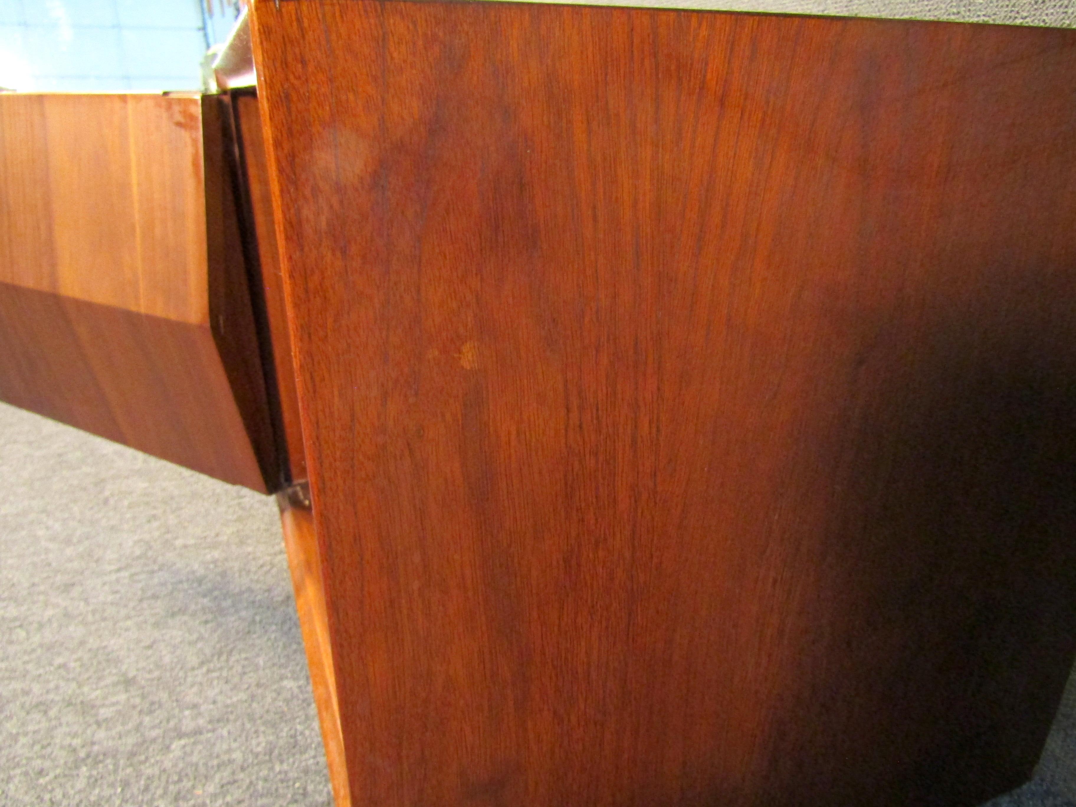 Mid-Century Modern Sculpted Front Nightstand Attributed to Albert Parvin 6