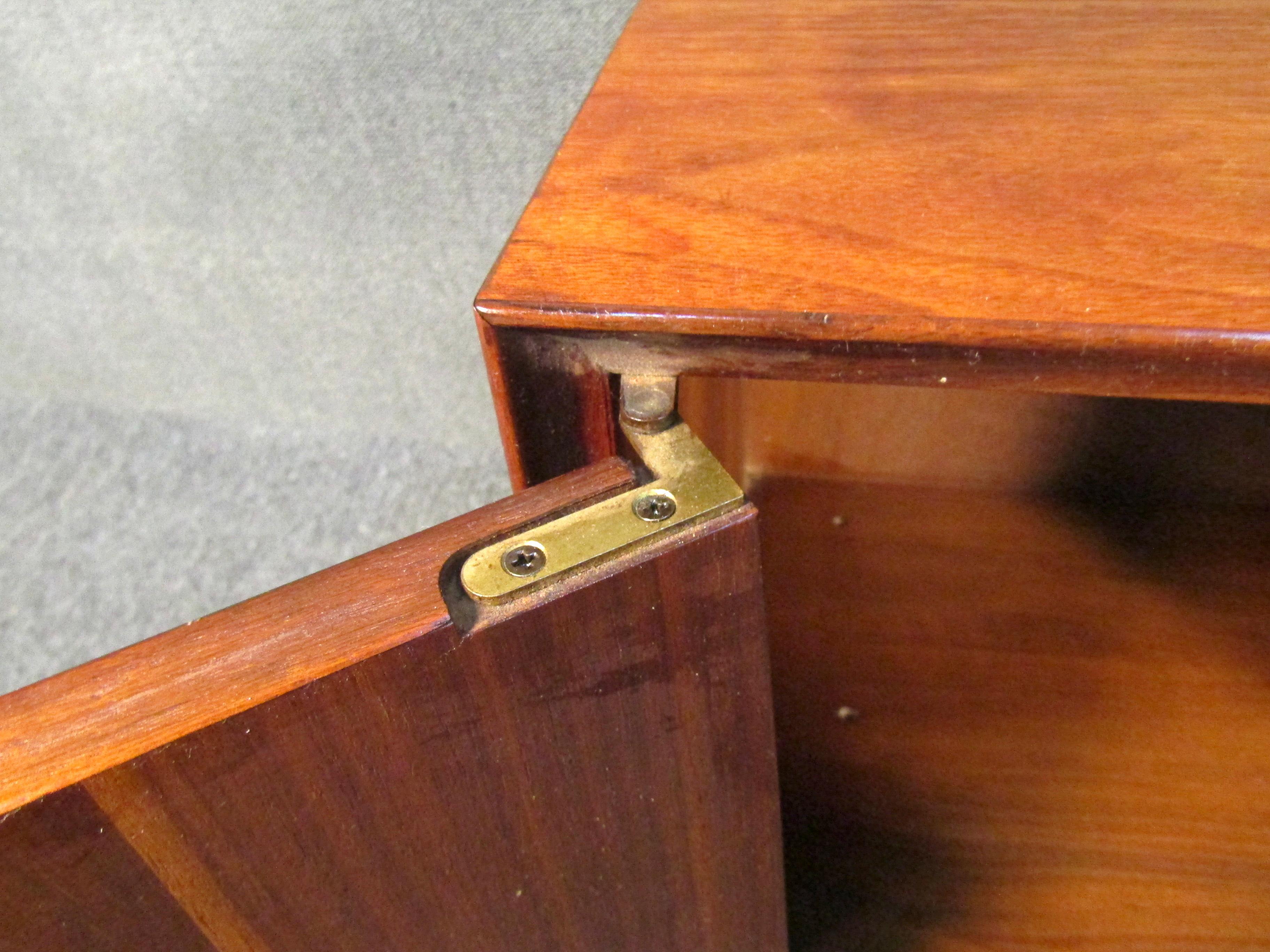 Mid-Century Modern Sculpted Front Nightstand Attributed to Albert Parvin 4