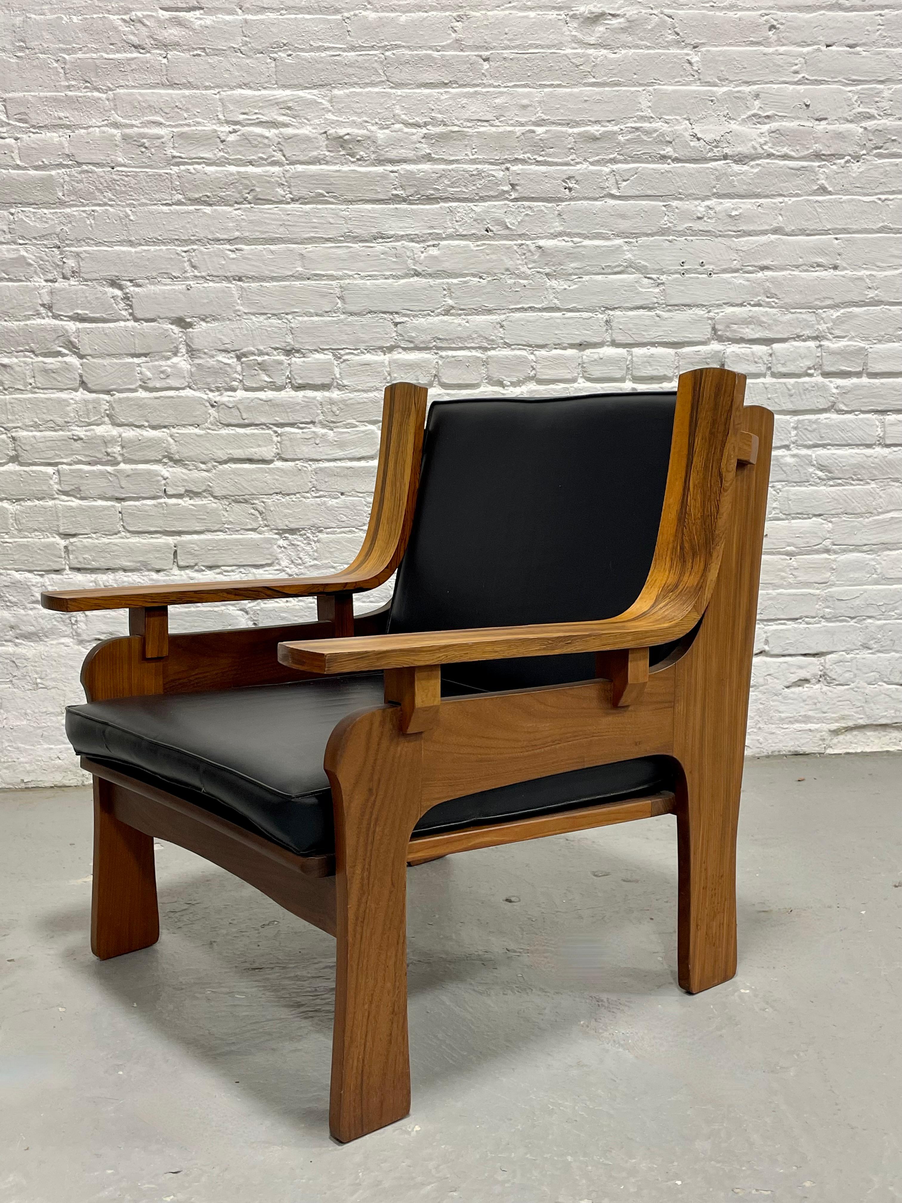 Chaise longue sculptée de style moderne du milieu du siècle, fabriquée en Italie, c.C. 1970 en vente 4