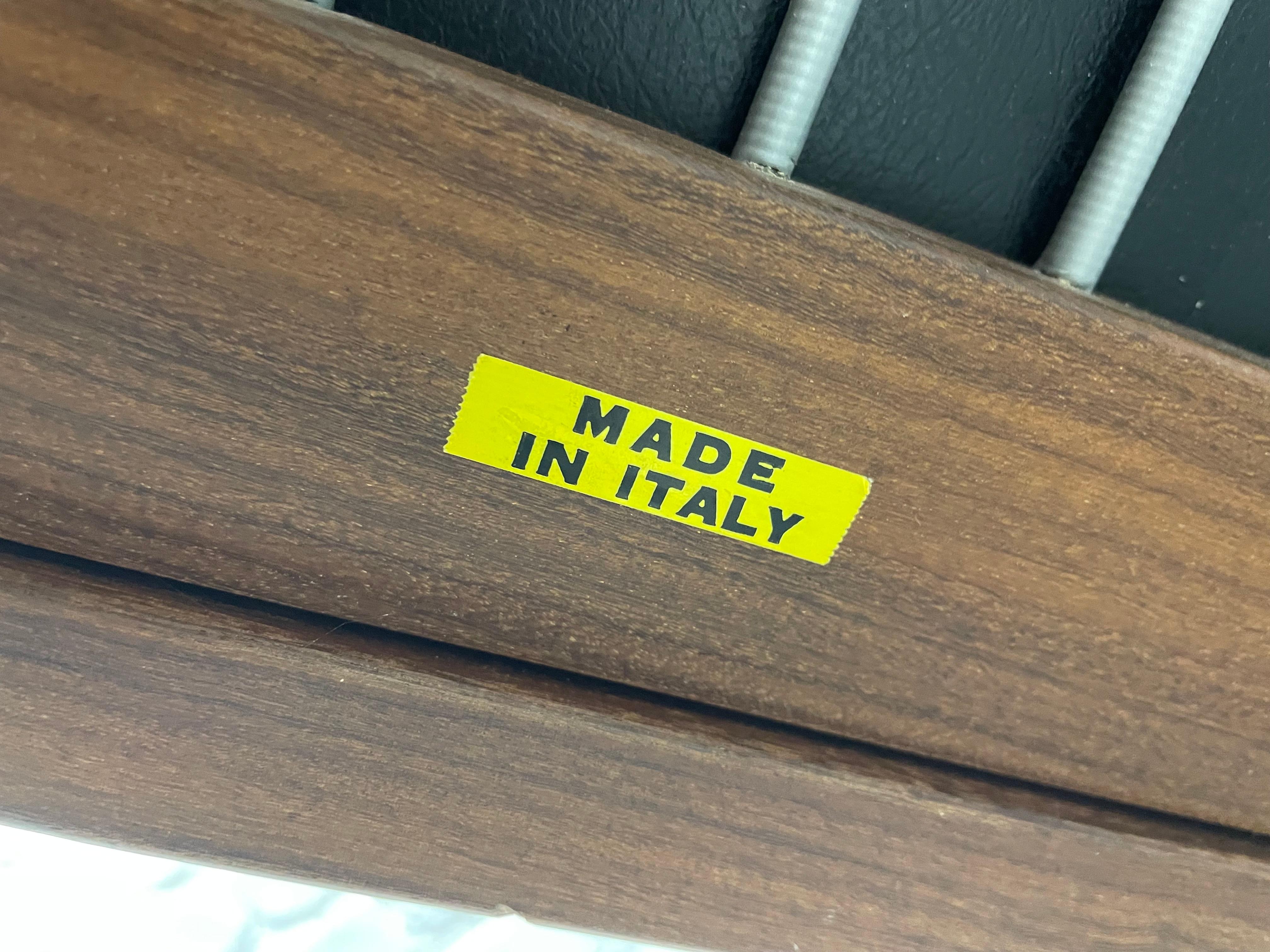 Chaise longue sculptée de style moderne du milieu du siècle, fabriquée en Italie, c.C. 1970 en vente 7