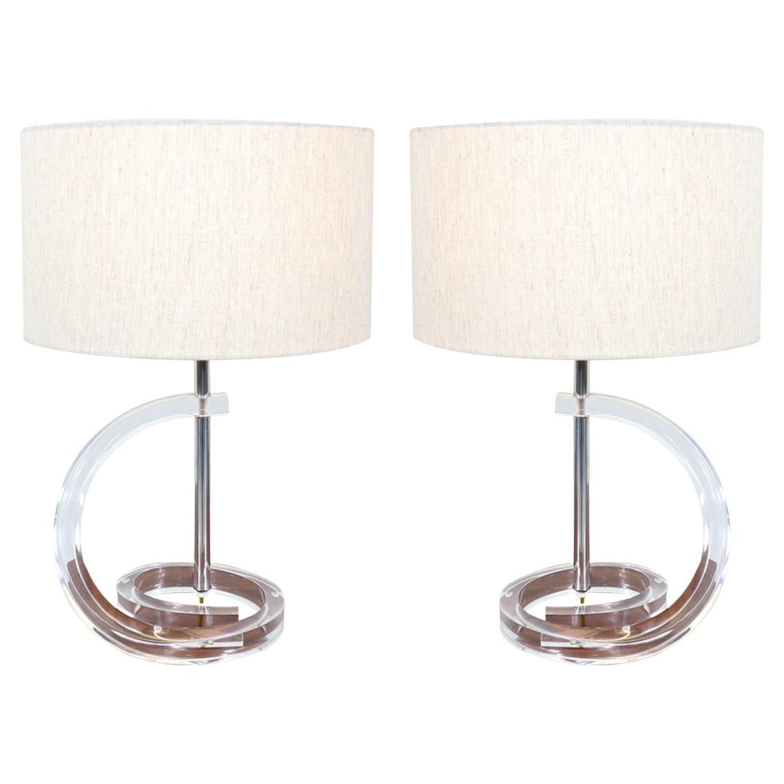 Lampes de table en lucite sculptée Mid-Century Modern en vente