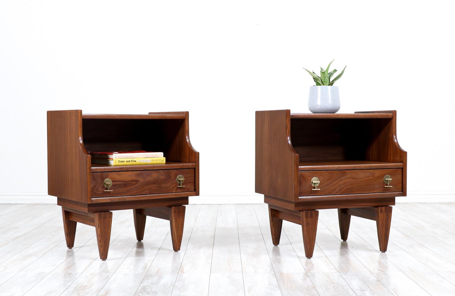 Mid-Century Modern sculpted night stands by Stanley Furniture.

________________________________________

Transforming a piece of Mid-Century Modern furniture is like bringing history back to life, and we take this journey with passion and