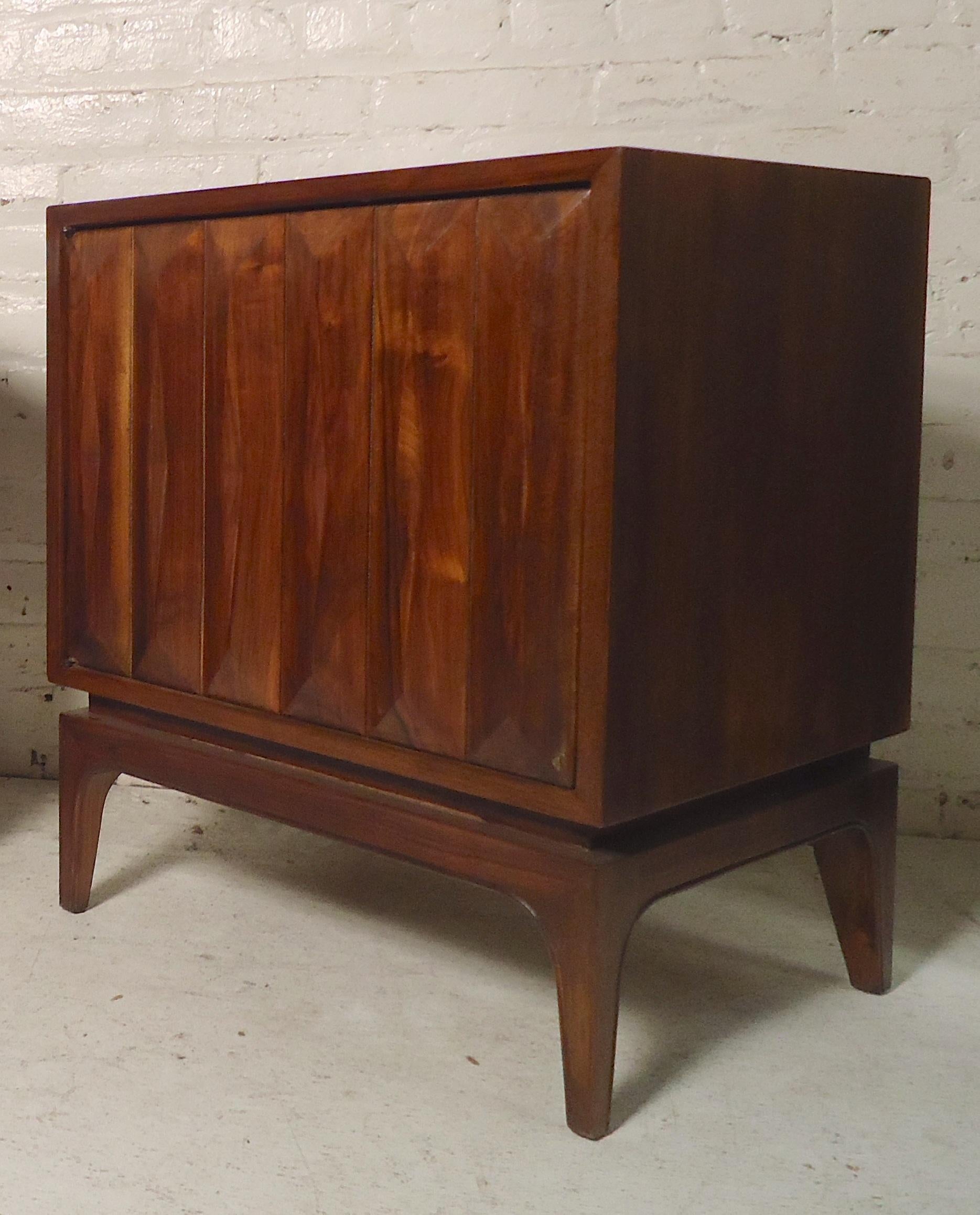 Pair of diamond front side tables with open cabinet storage. Push action doors with a sculpted front design, tapered legs, warm walnut grain throughout.

(Please confirm item location-NY or NJ-with dealer).
 