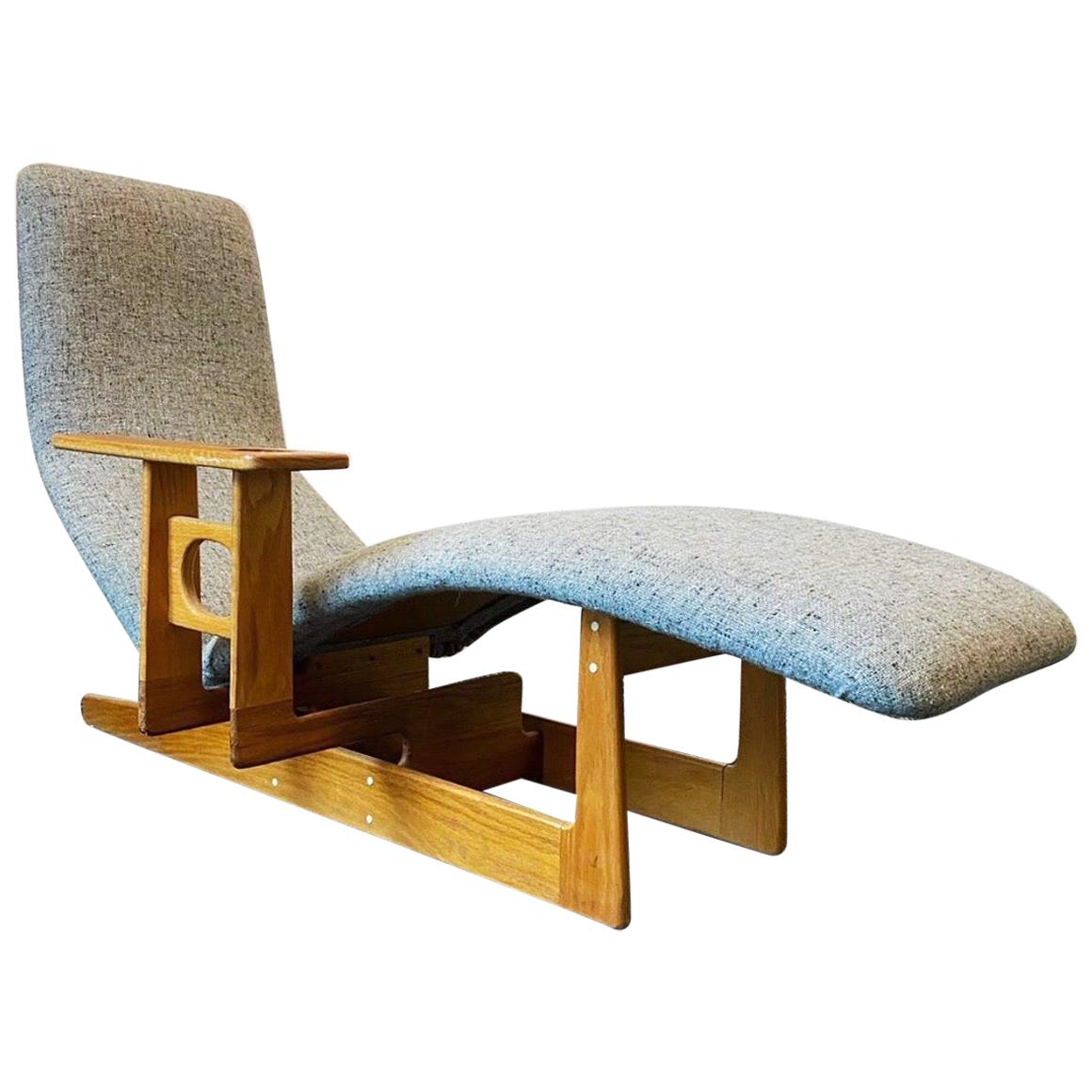 Mid-Century Modern Sculpted Oak Chaise Lounge Chair, circa 1970s