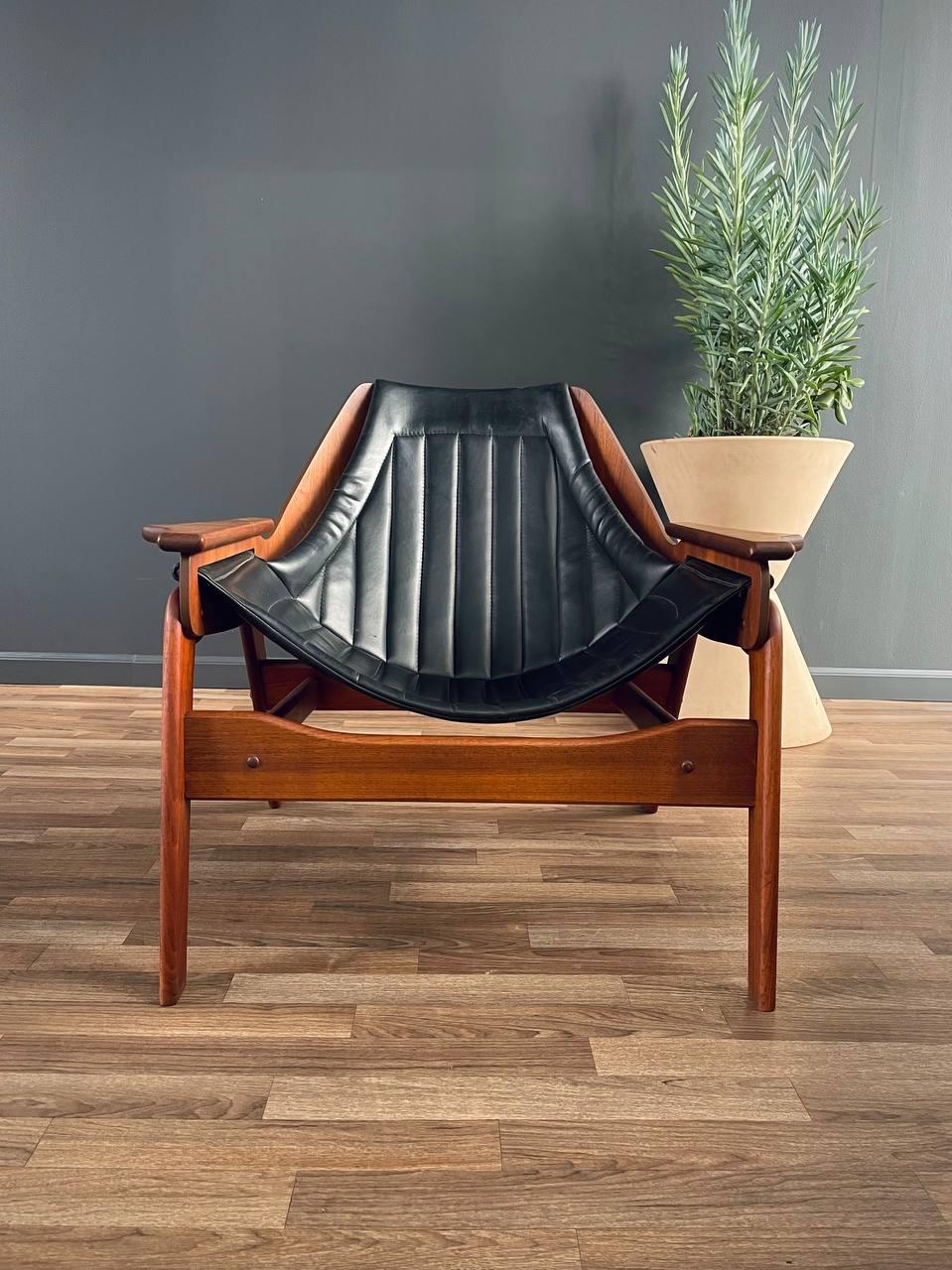 Mid-20th Century Mid-Century Modern Sculpted Sling Lounge Chair by Jerry Johnson