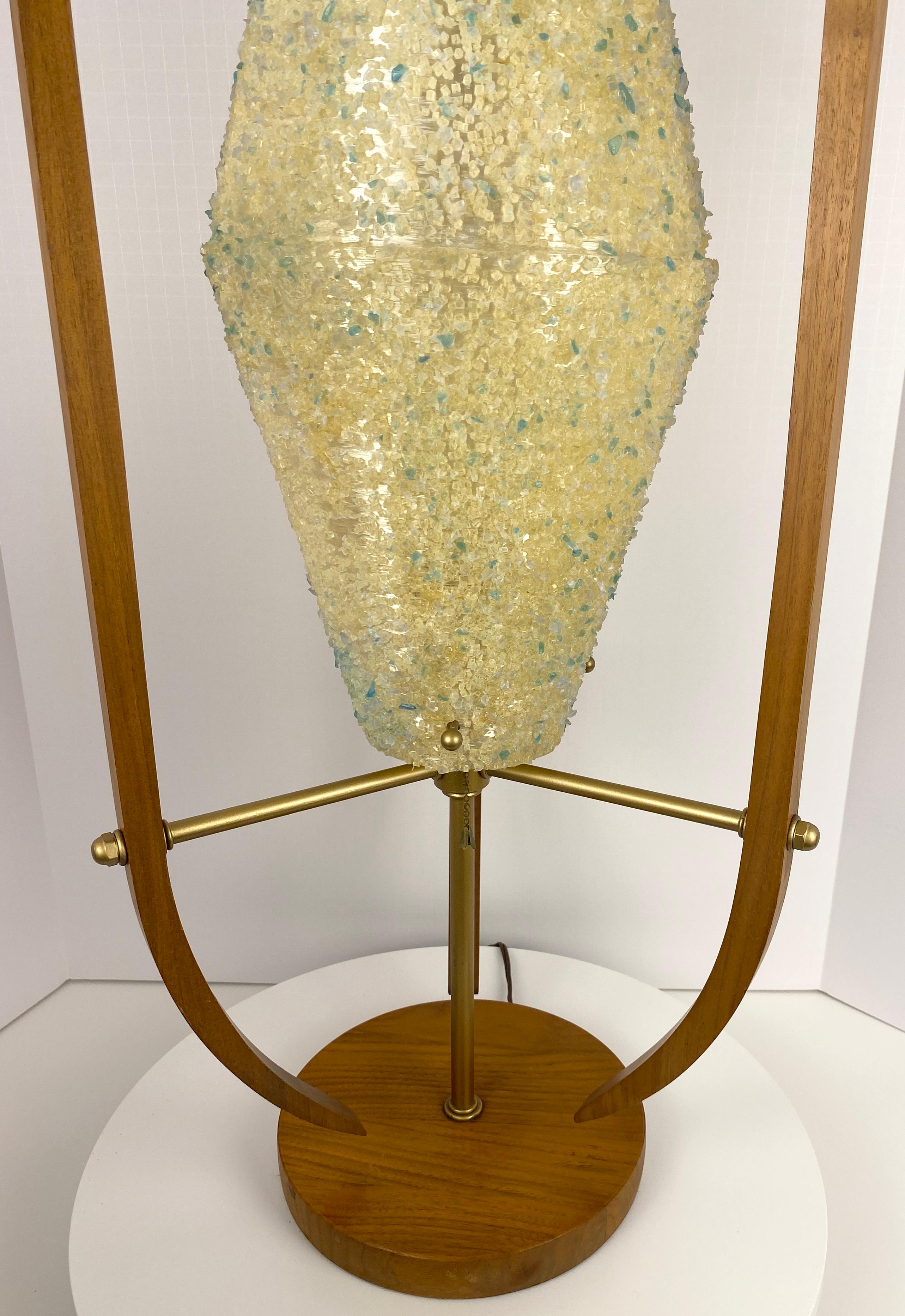 Mid Century Modern Sculpted Tischlampe zugeschrieben Arthur Jacobs für Modeline (Harz) im Angebot