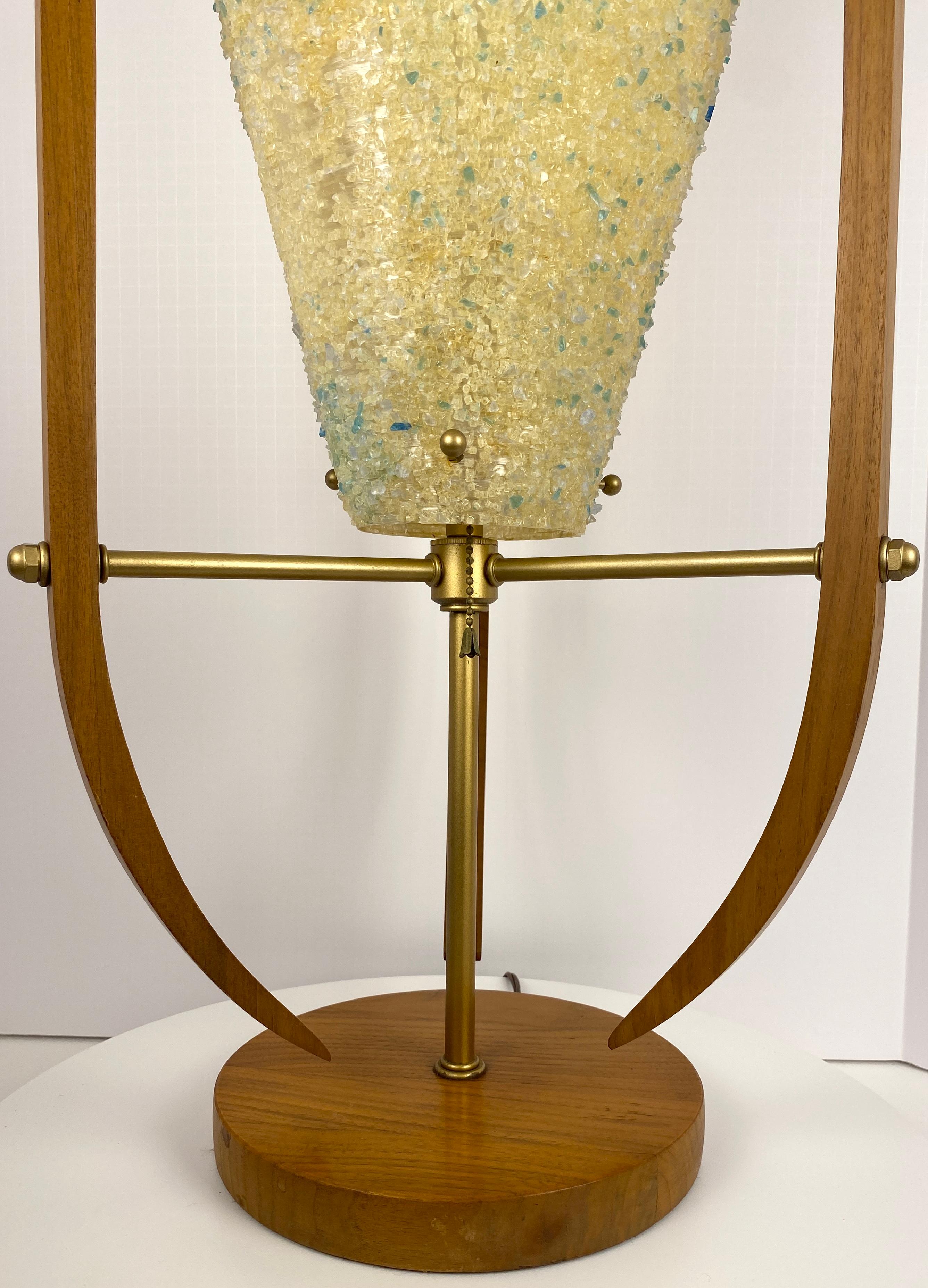 Mid-Century Modern Lampe de table sculptée mi-siècle moderne par Modeline en vente