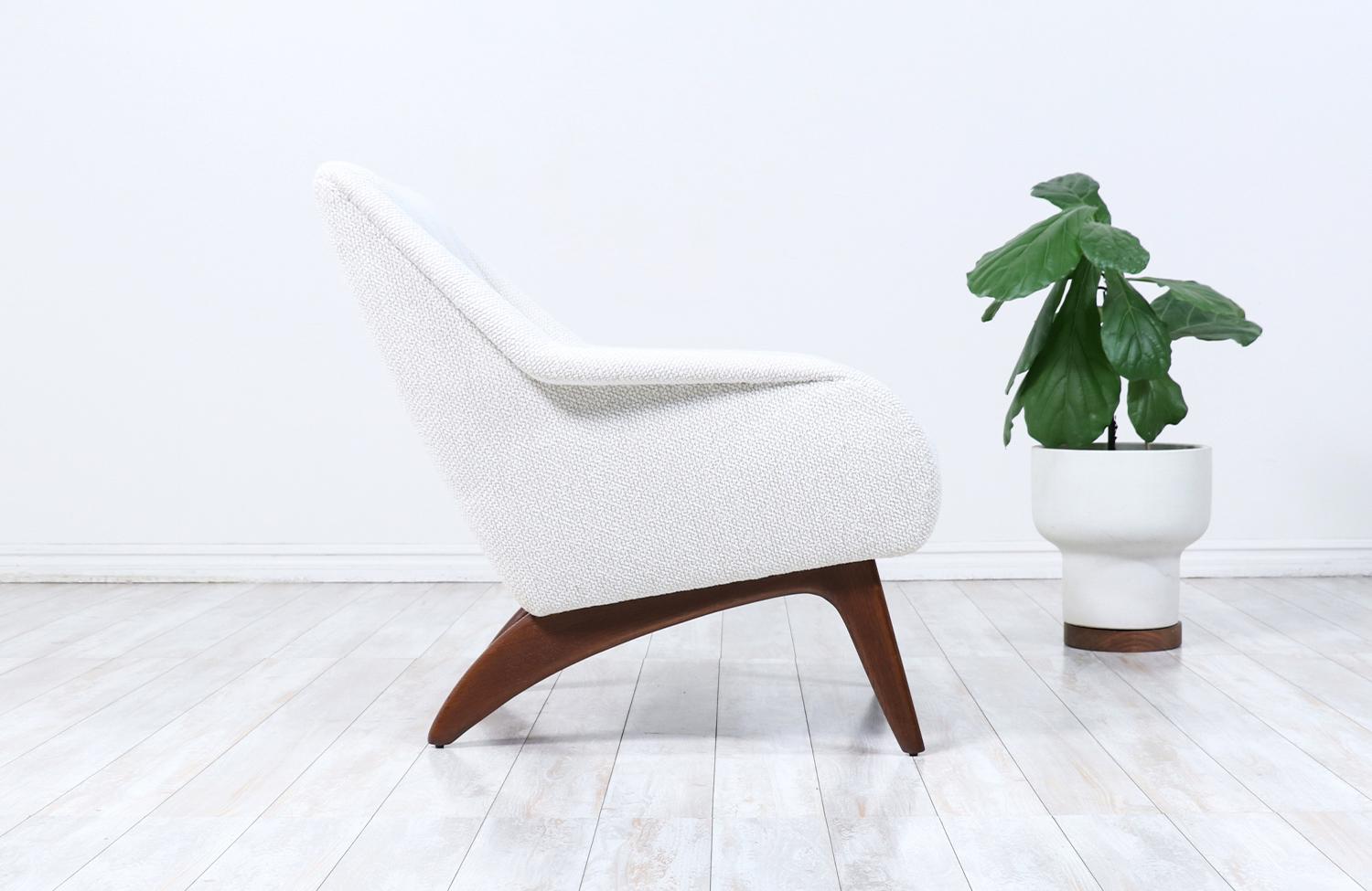Expertly Restored - Mid-Century Modern Sculpted Teak & Tufted Lounge Chair For Sale 1
