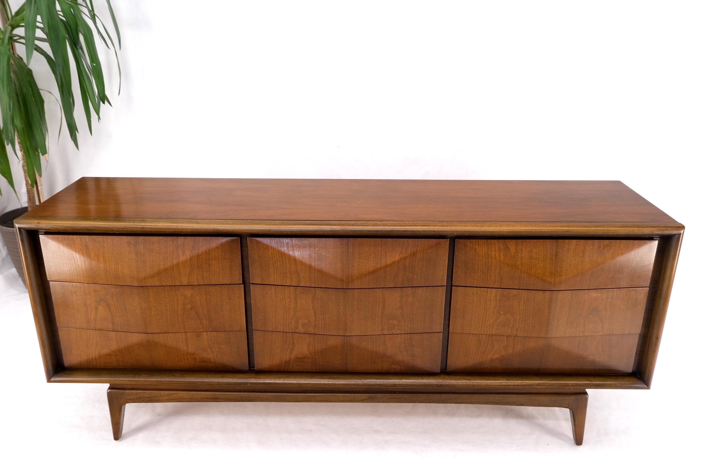 Moderne Kommode aus Nussbaumholz mit 9 Diamanten an der Vorderseite, Mint, Mid-Century Modern im Angebot 5