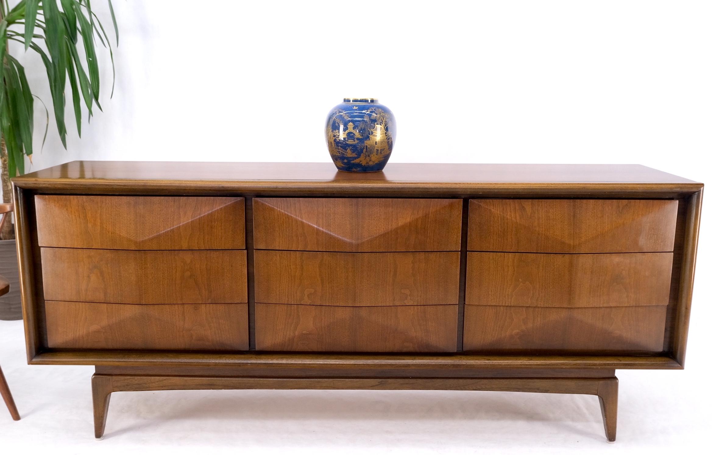 Moderne Kommode aus Nussbaumholz mit 9 Diamanten an der Vorderseite, Mint, Mid-Century Modern im Angebot 9